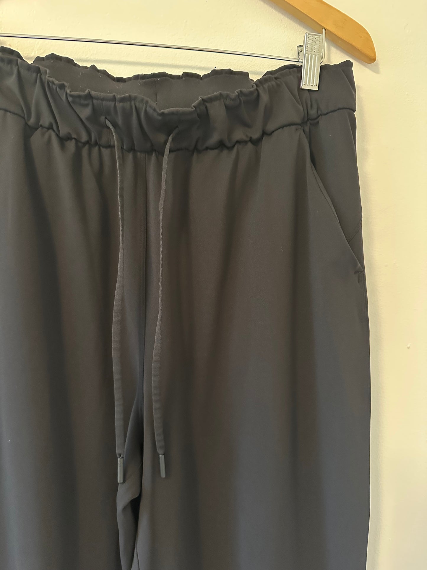 Lululemon Keep Moving Pant in Black - Size 10