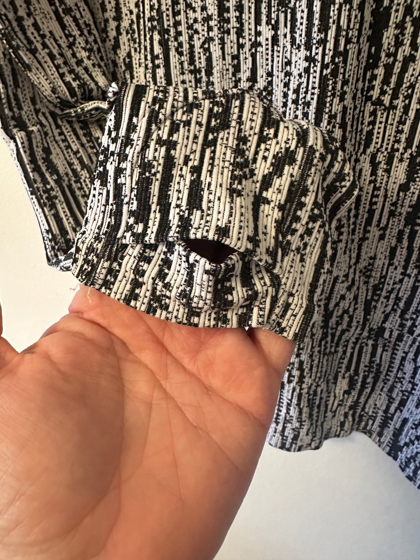 Athleta Flurry Blizzard Black and White Seamless Turtleneck Shirt