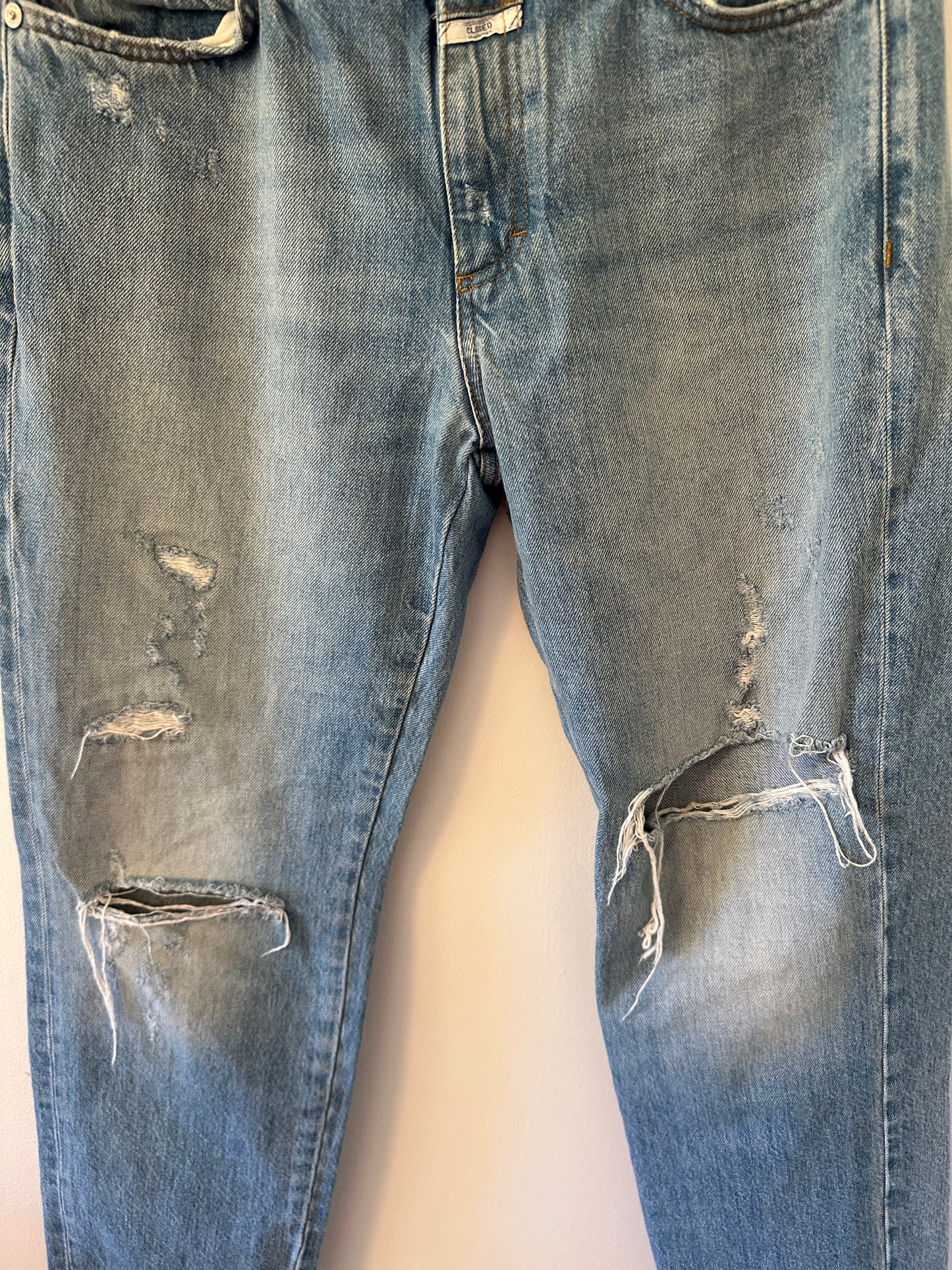 Closed Jay Light Blue Distressed Straight Leg Jeans | Size 26