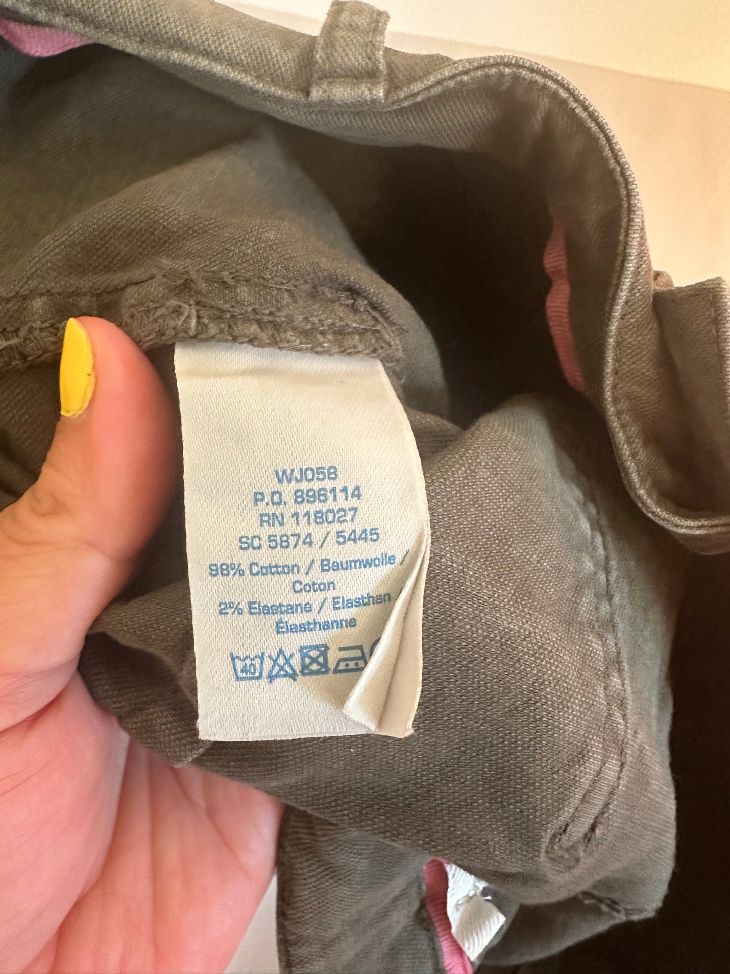 Boden Olive Green Cuffed Women's Shorts - Size US 8