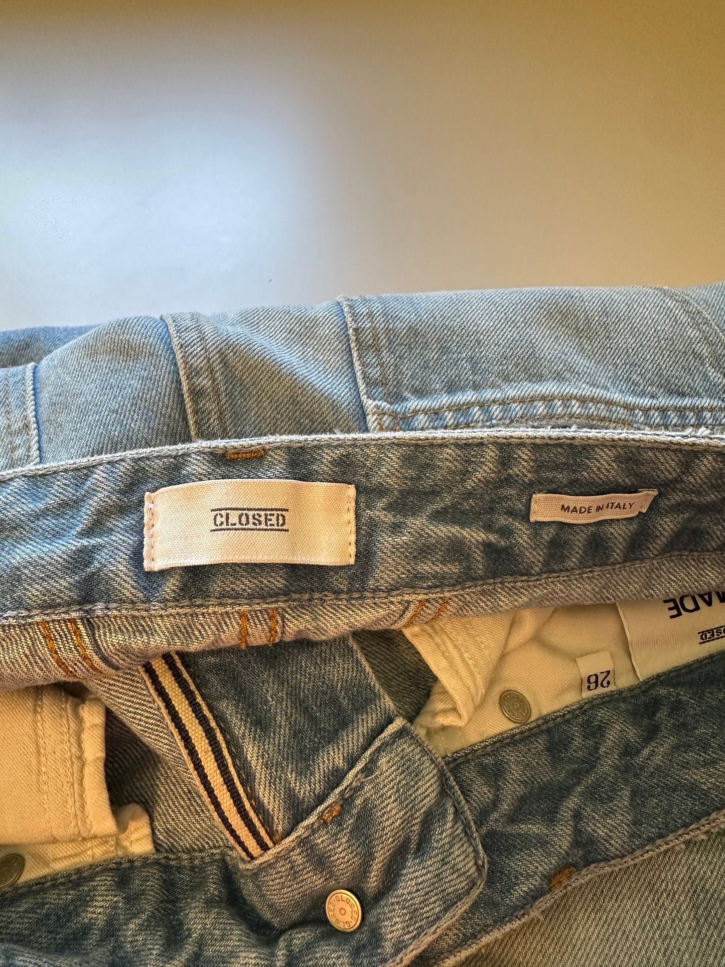 Closed Jay Light Blue Distressed Straight Leg Jeans | Size 26