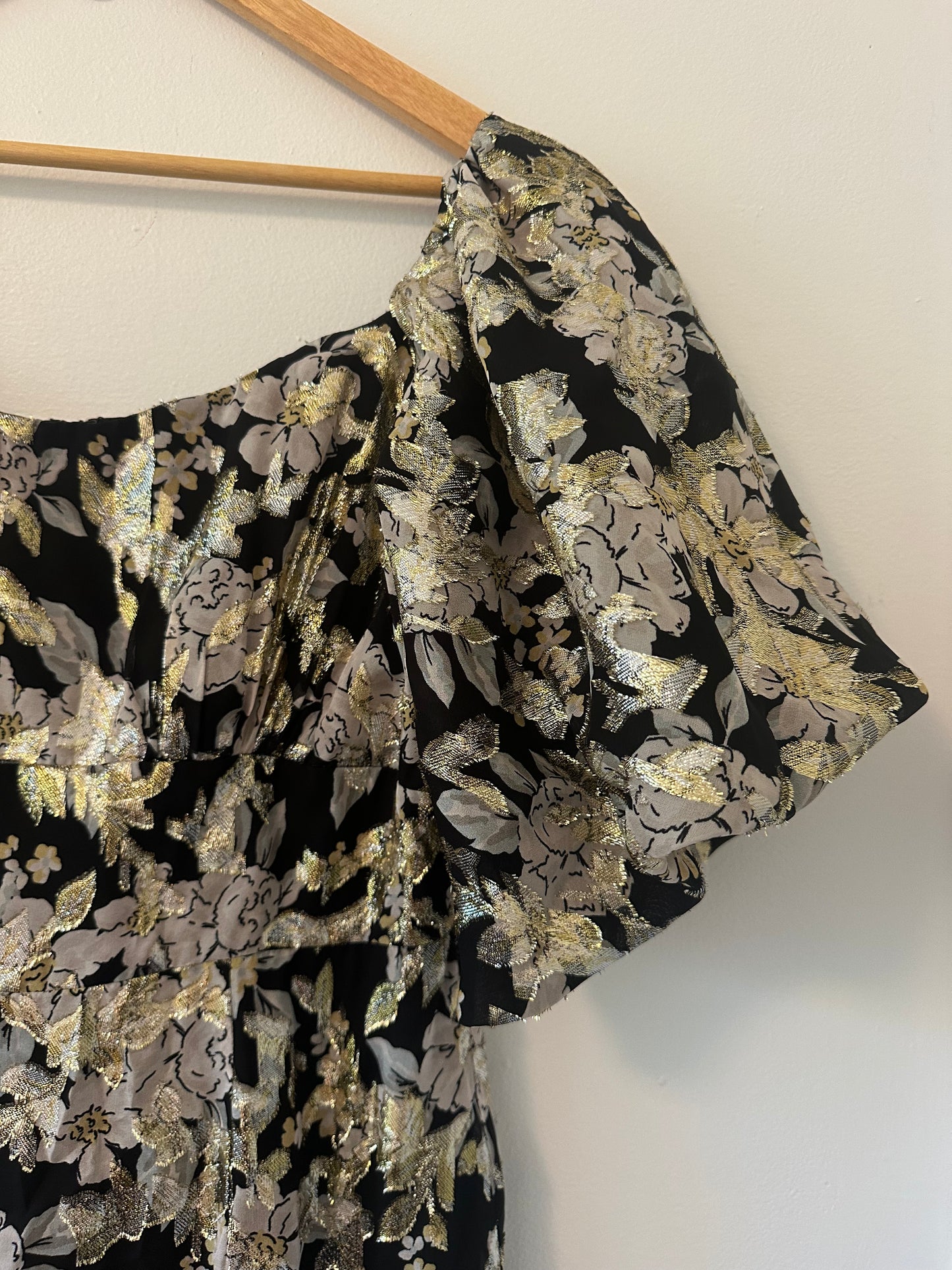 ML Monique Lhuillier Metallic Floral Midi Sheath Dress in Black, Gold, and Silver - Size 12