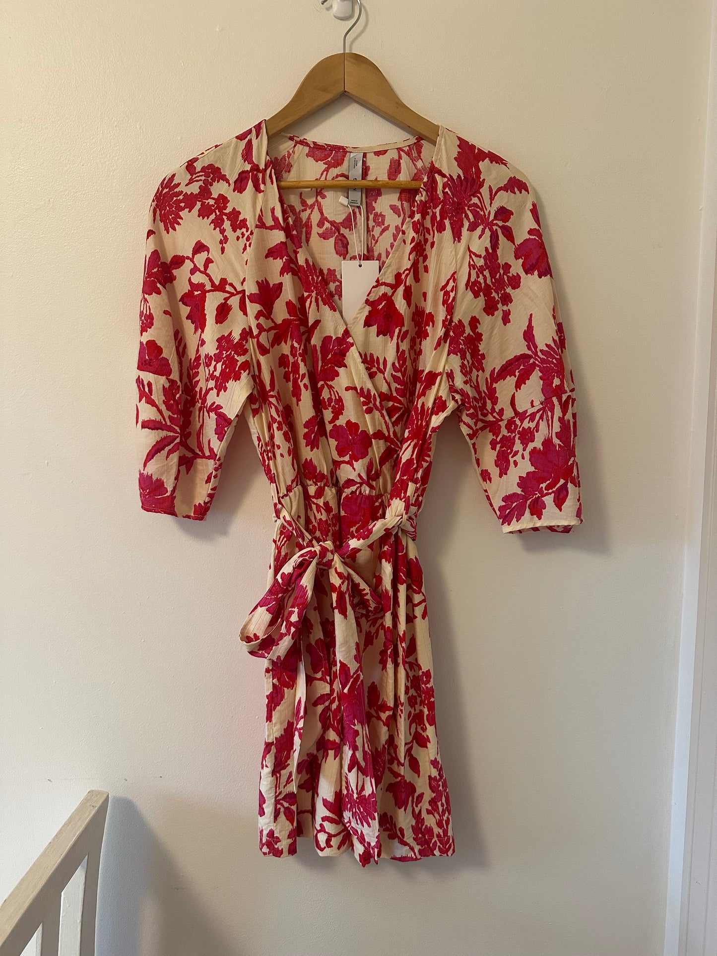 MANGO New Floral Print Pink and Cream Wrap Dress Size Medium