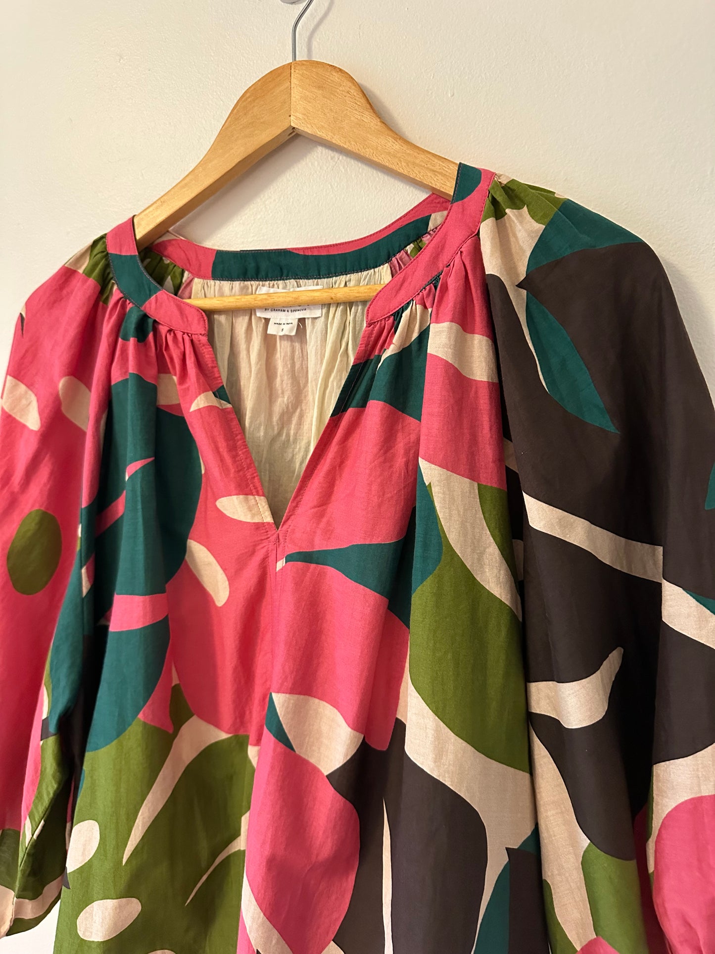 Velvet by Graham & Spencer Ariel Blouse in Pink and Green | Size Small