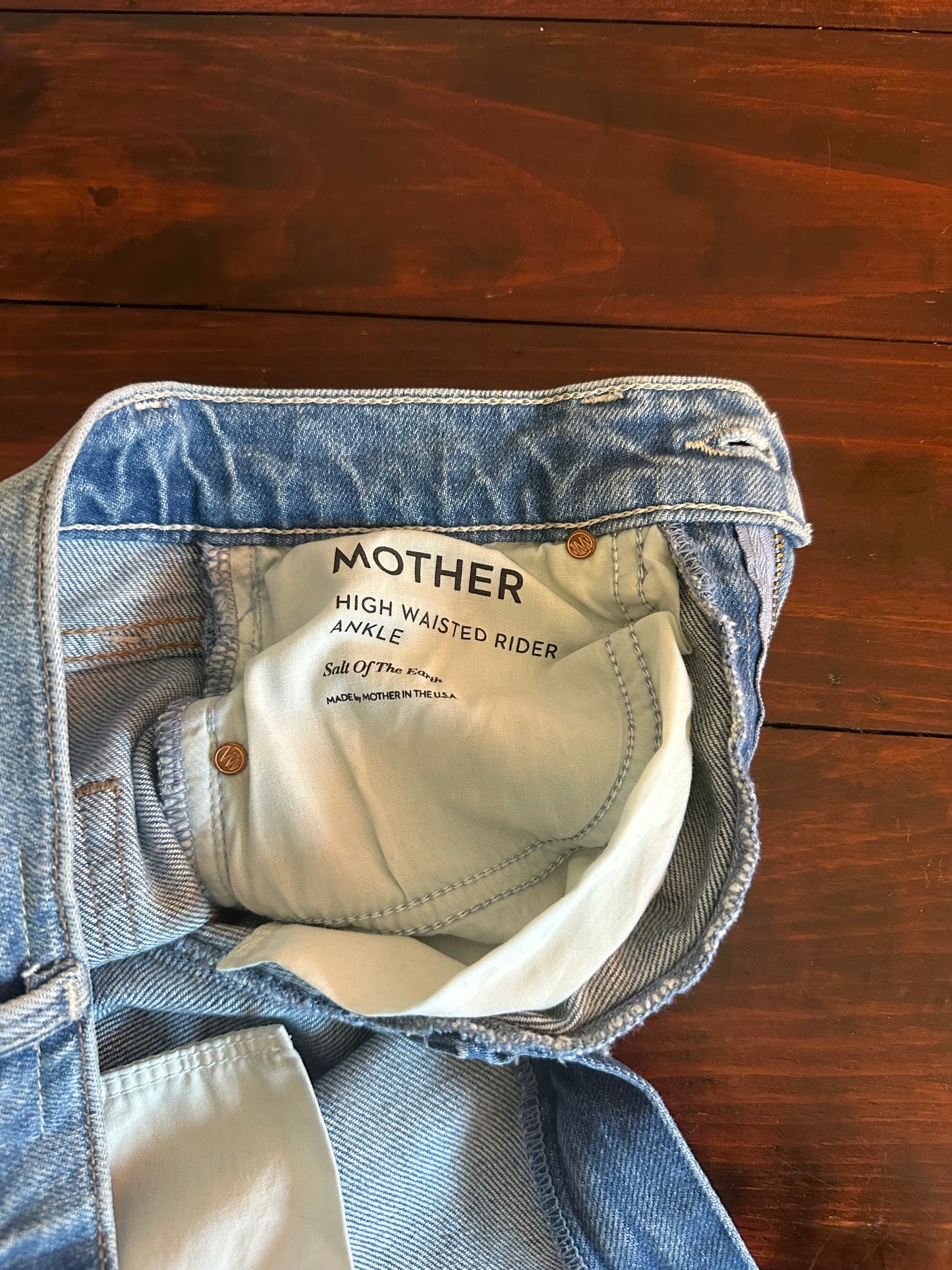 MOTHER High Waisted Rider Ankle Jeans in Salt of the Earth - Size 24