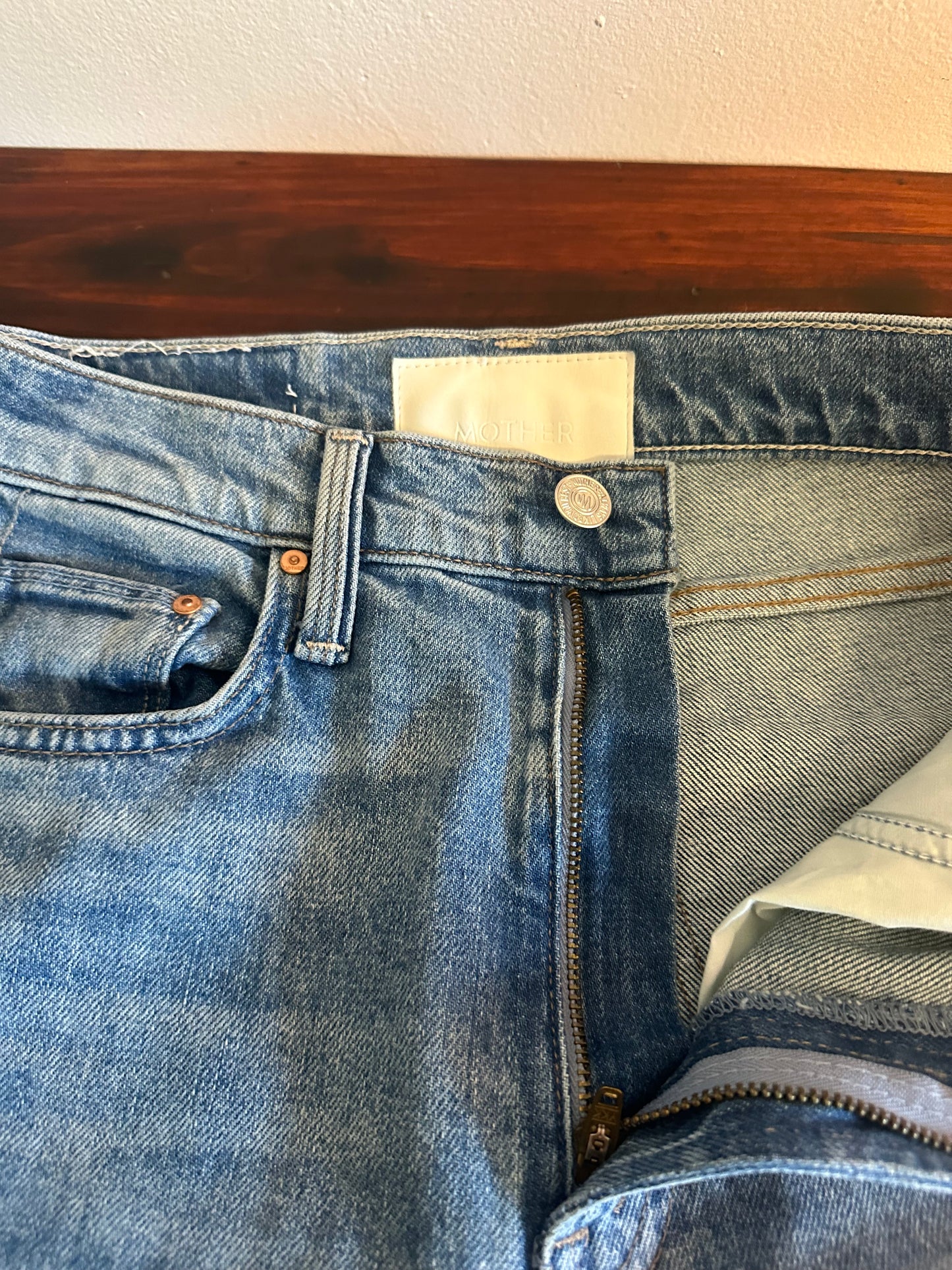 MOTHER High Waisted Rider Ankle Jeans in Salt of the Earth - Size 24