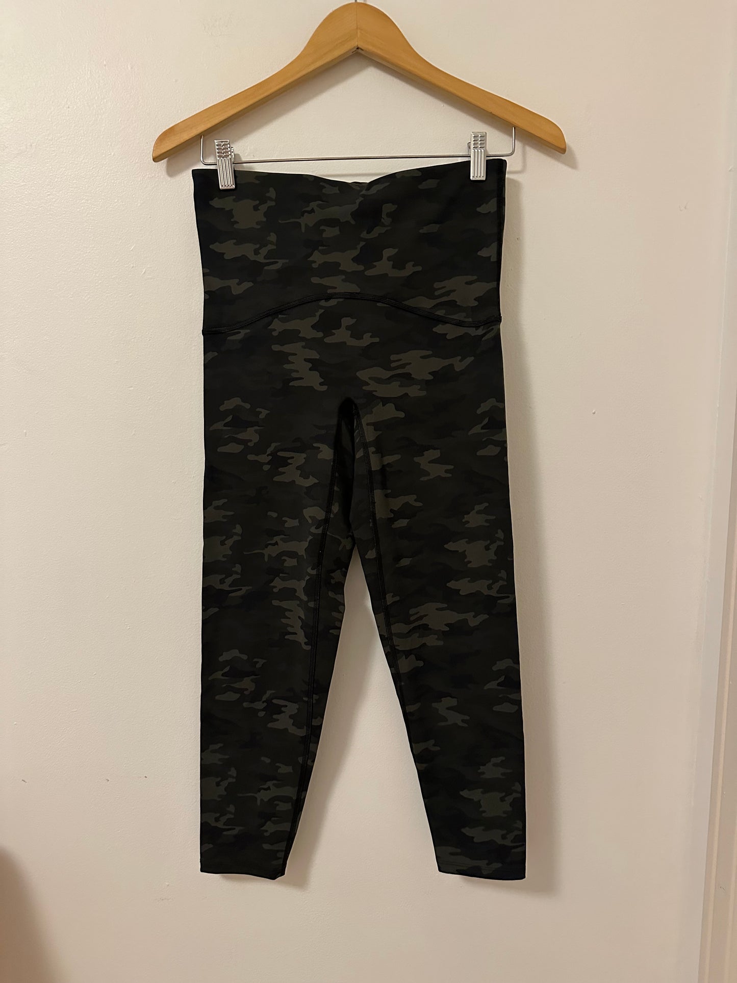 SPANX Women's Camouflage Cropped Leggings | Size Medium