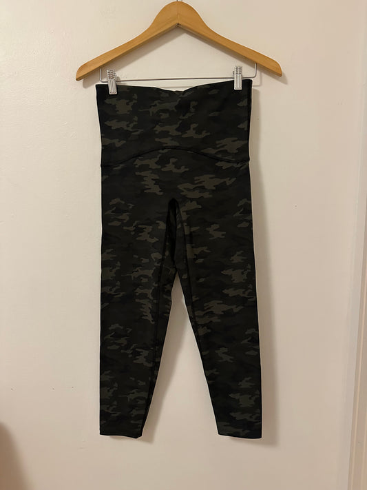 SPANX Women's Camouflage Cropped Leggings | Size Medium