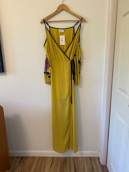 NWT The Room Yellow Long Sleeve Dress Cold Shoulder with Floral Details | Size Small