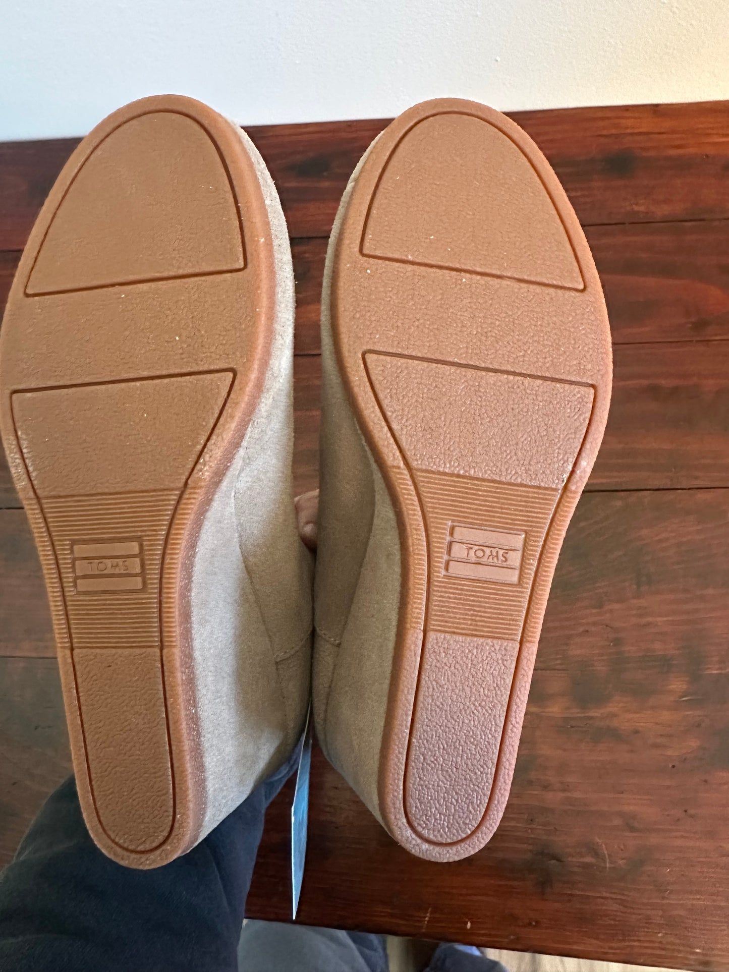 NWT TOMS Kelsey Suede Wedge Ankle Boots - Tan Size 7.5