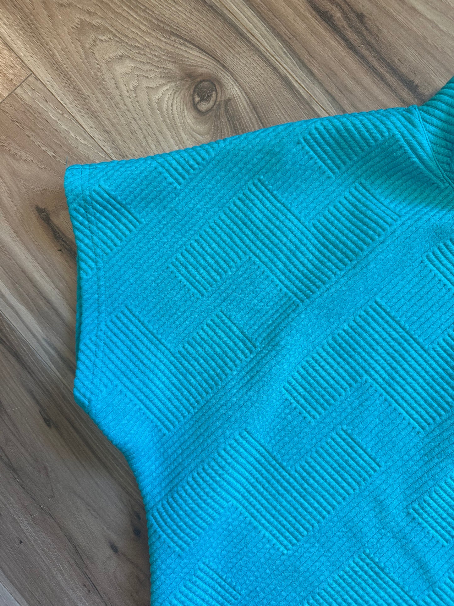 See and Be Seen Teal Textured Top and Shorts Set - Size Large