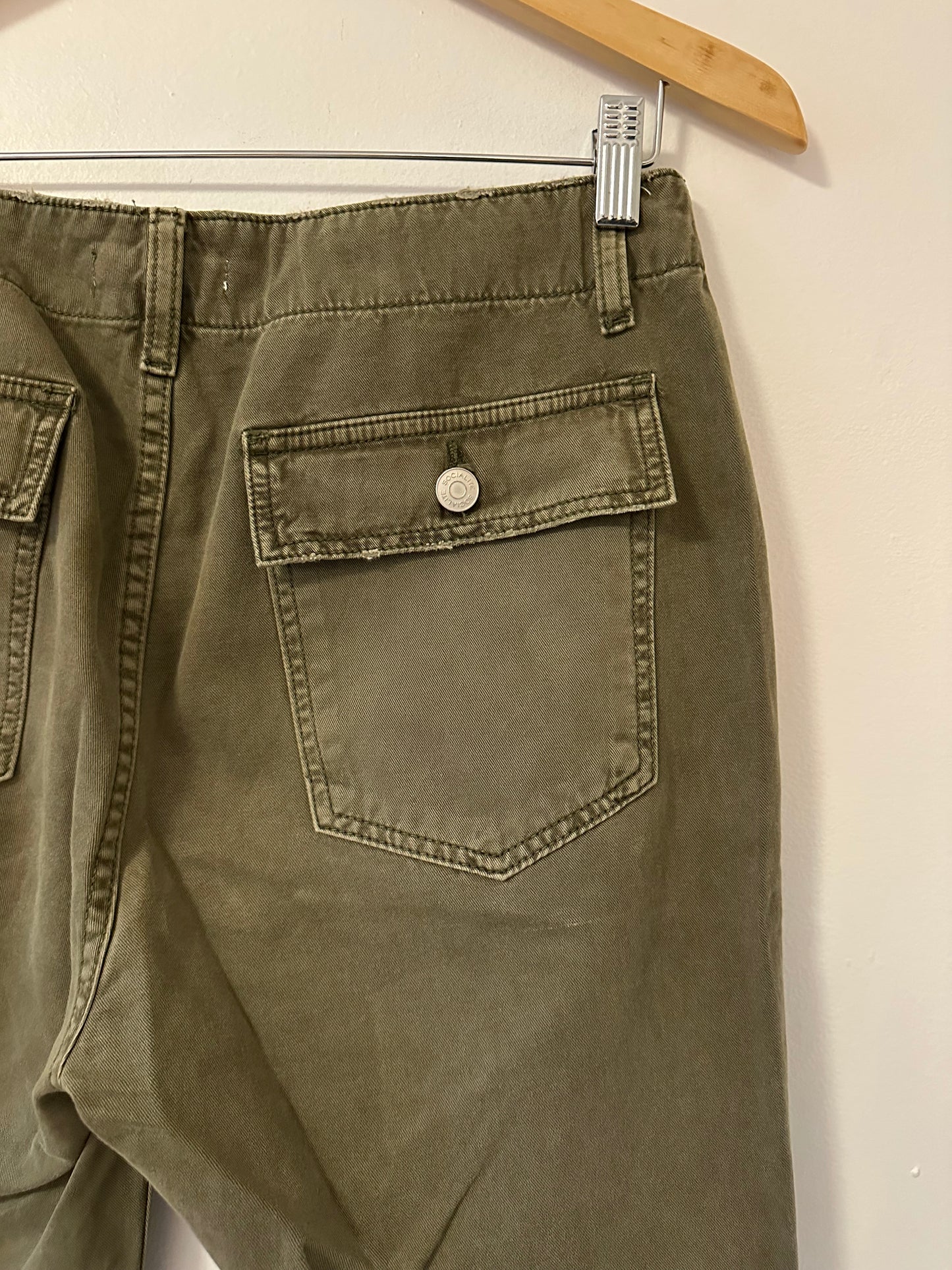 Socialite Austin Olive Green Boyfriend Straight Leg Cropped Pants | Size 29