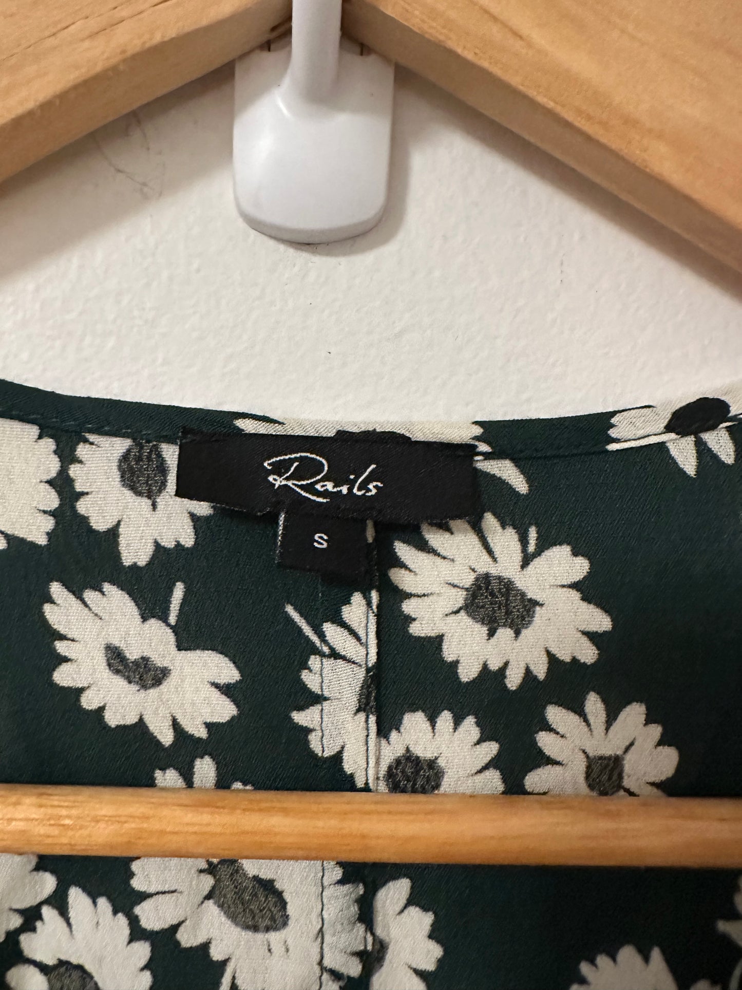 Rails Florence Daisy Print Flutter Sleeve Wrap Dress In Green | Size Small