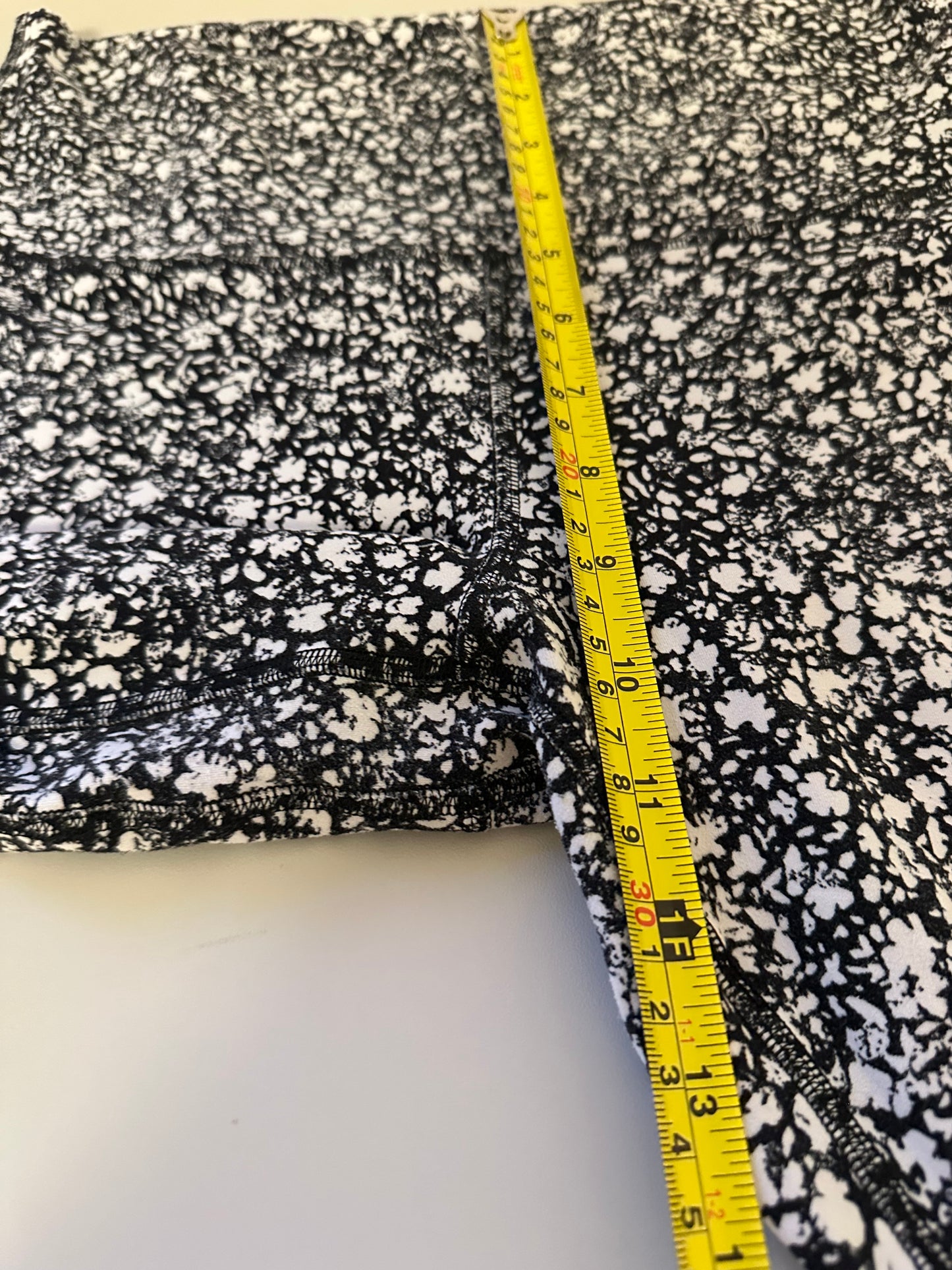 Lululemon Align High-Rise Crop 23" Venture In Floral Alpine White Black | Size 8