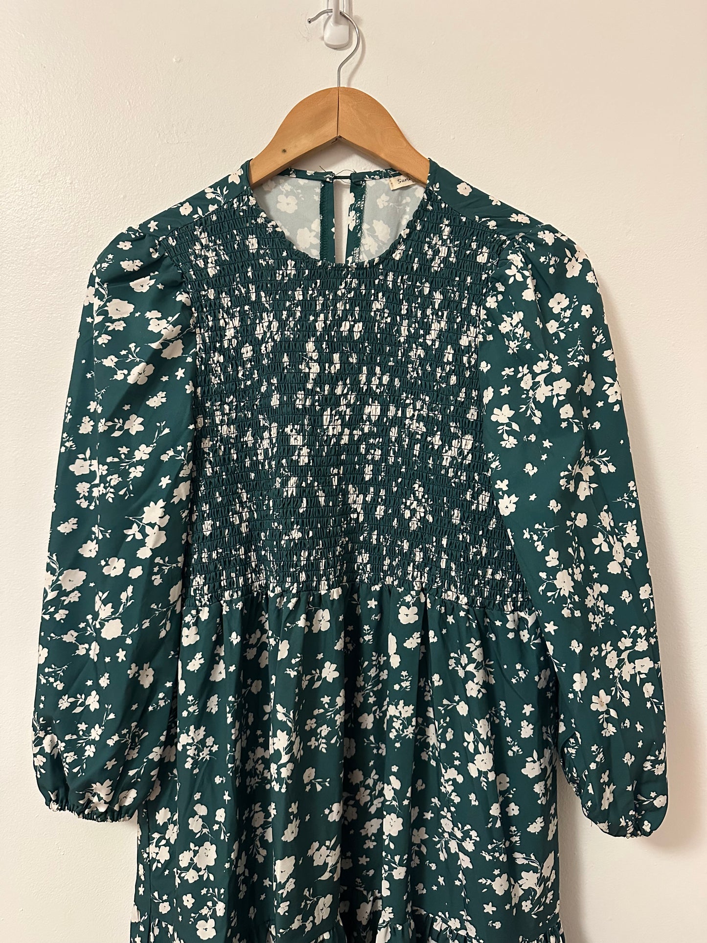 Sunday Up Smocked Green and White Floral Midi Dress | Size Large