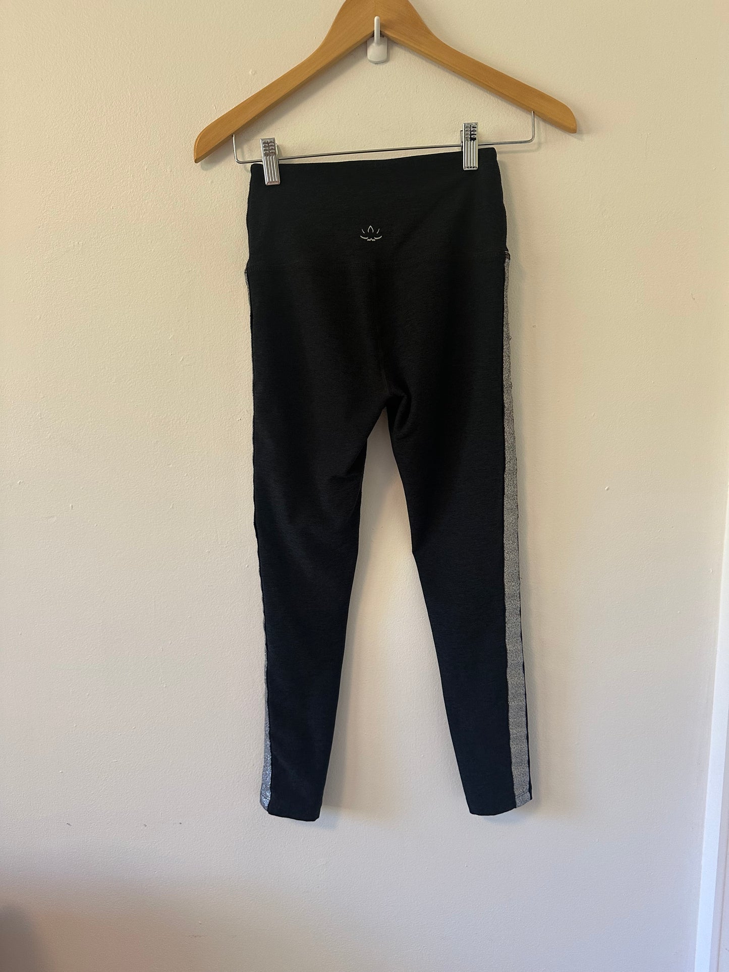 Beyond Yoga Spacedye Shine On High Waisted Midi Leggings in Darkest Night | Size Medium