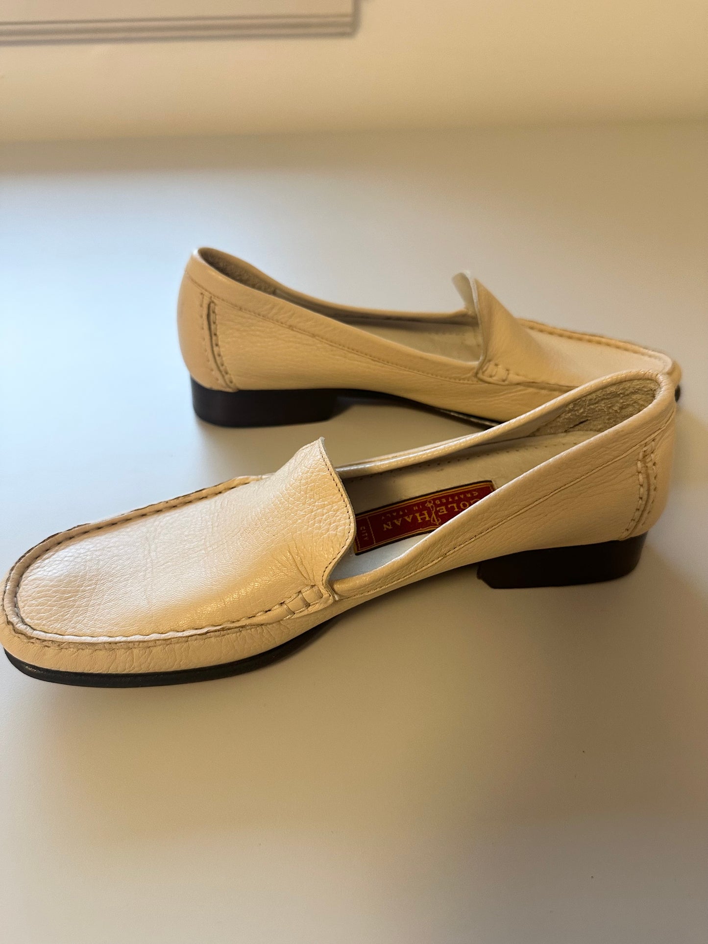 Cole Haan Cream Leather Loafers | Size 6.5