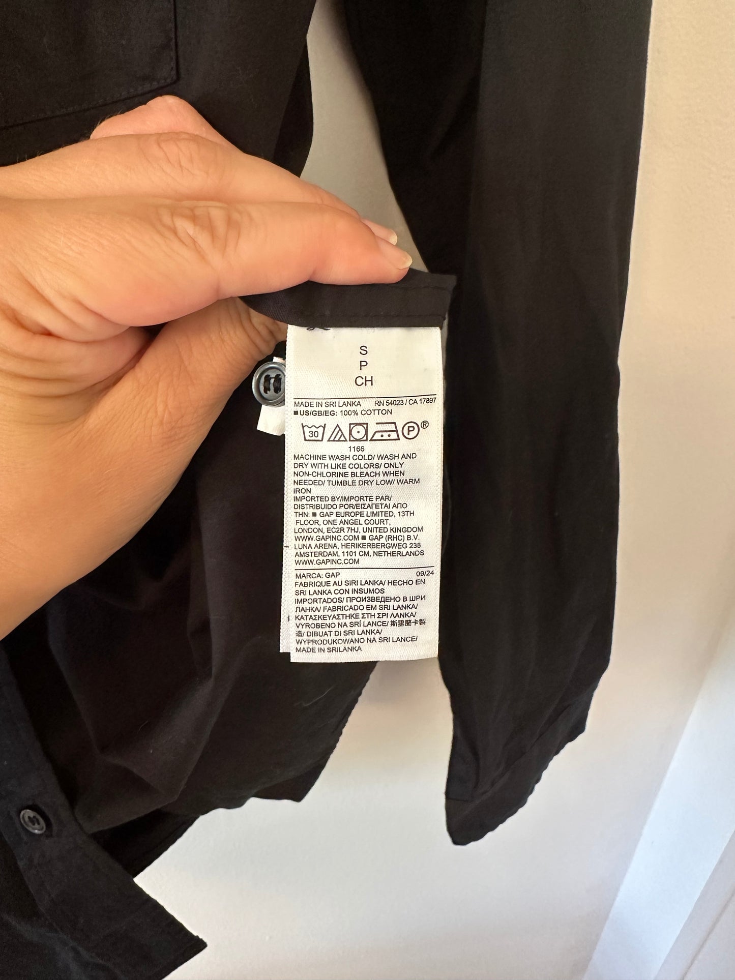 GAP Perfect Shirt in Black Cotton Poplin - Size Small