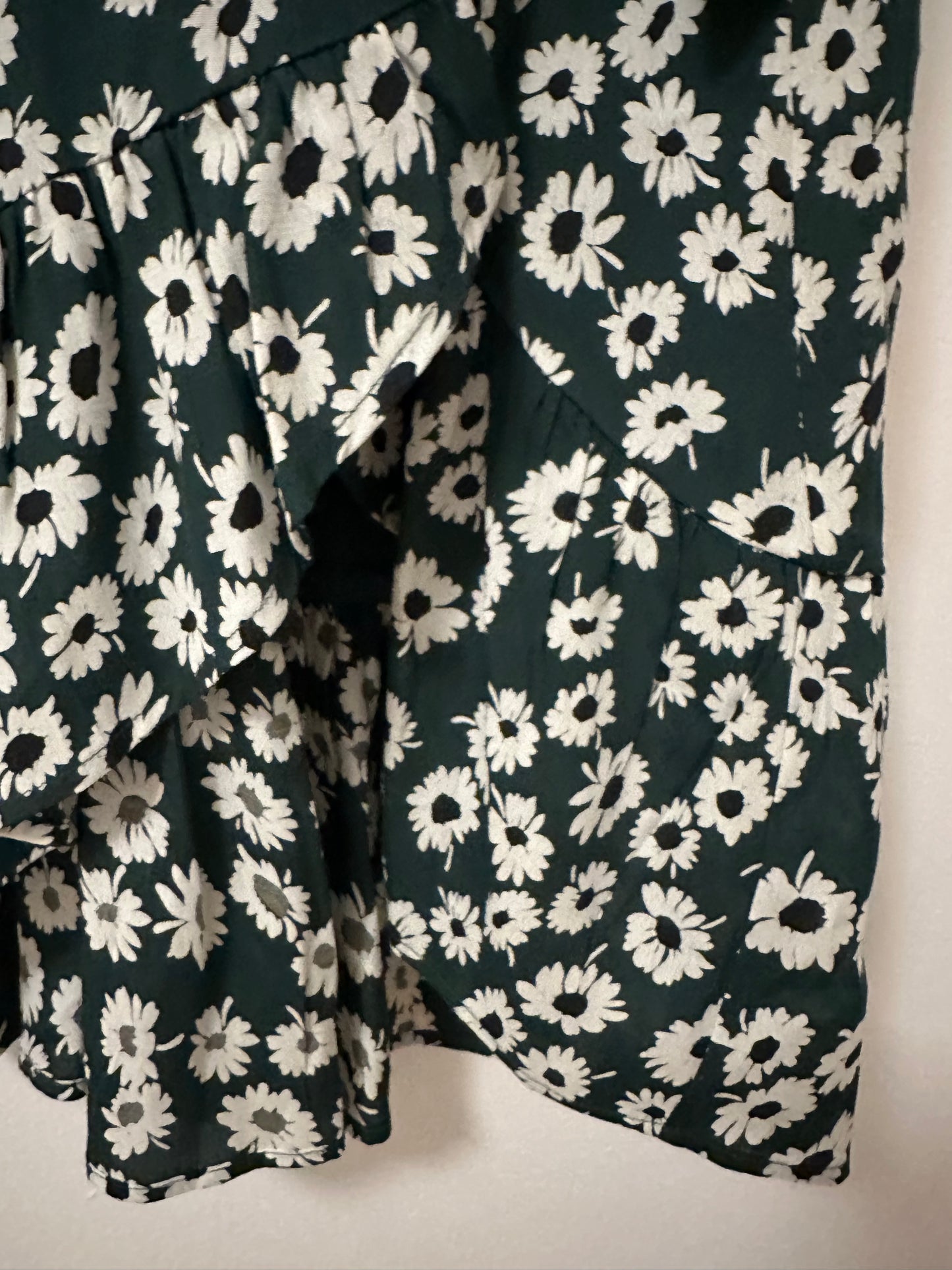 Rails Florence Daisy Print Flutter Sleeve Wrap Dress In Green | Size Small