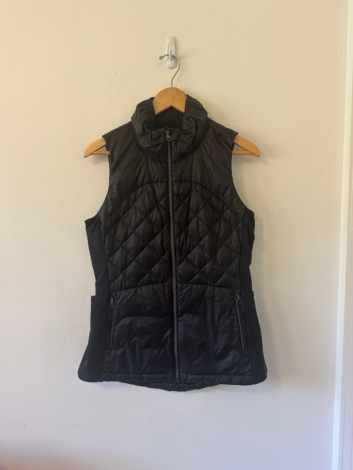 Lululemon Down For a Run Quilted Vest in Black | Size 8