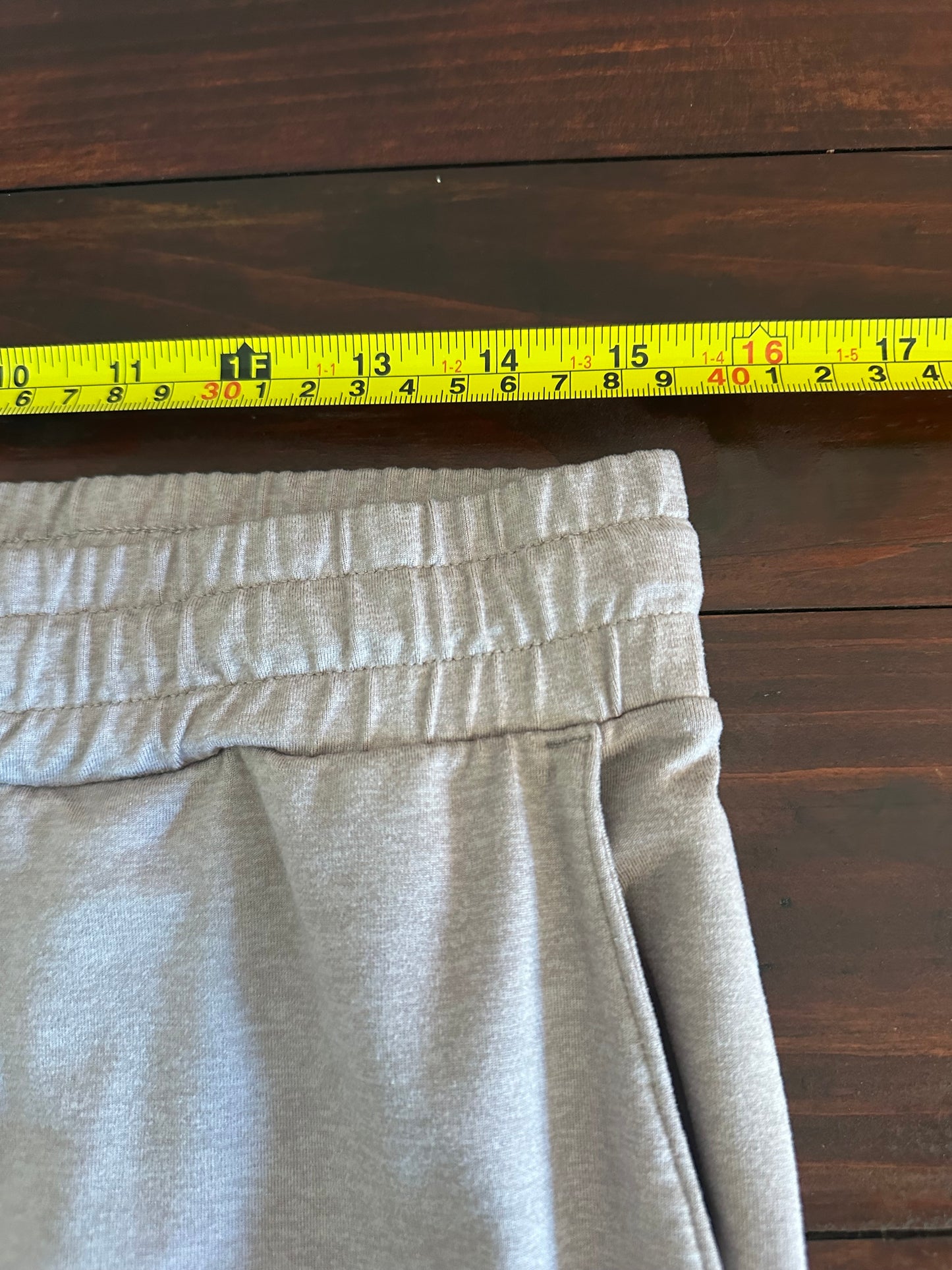 Vuori Light Pink Performance Joggers Size XL