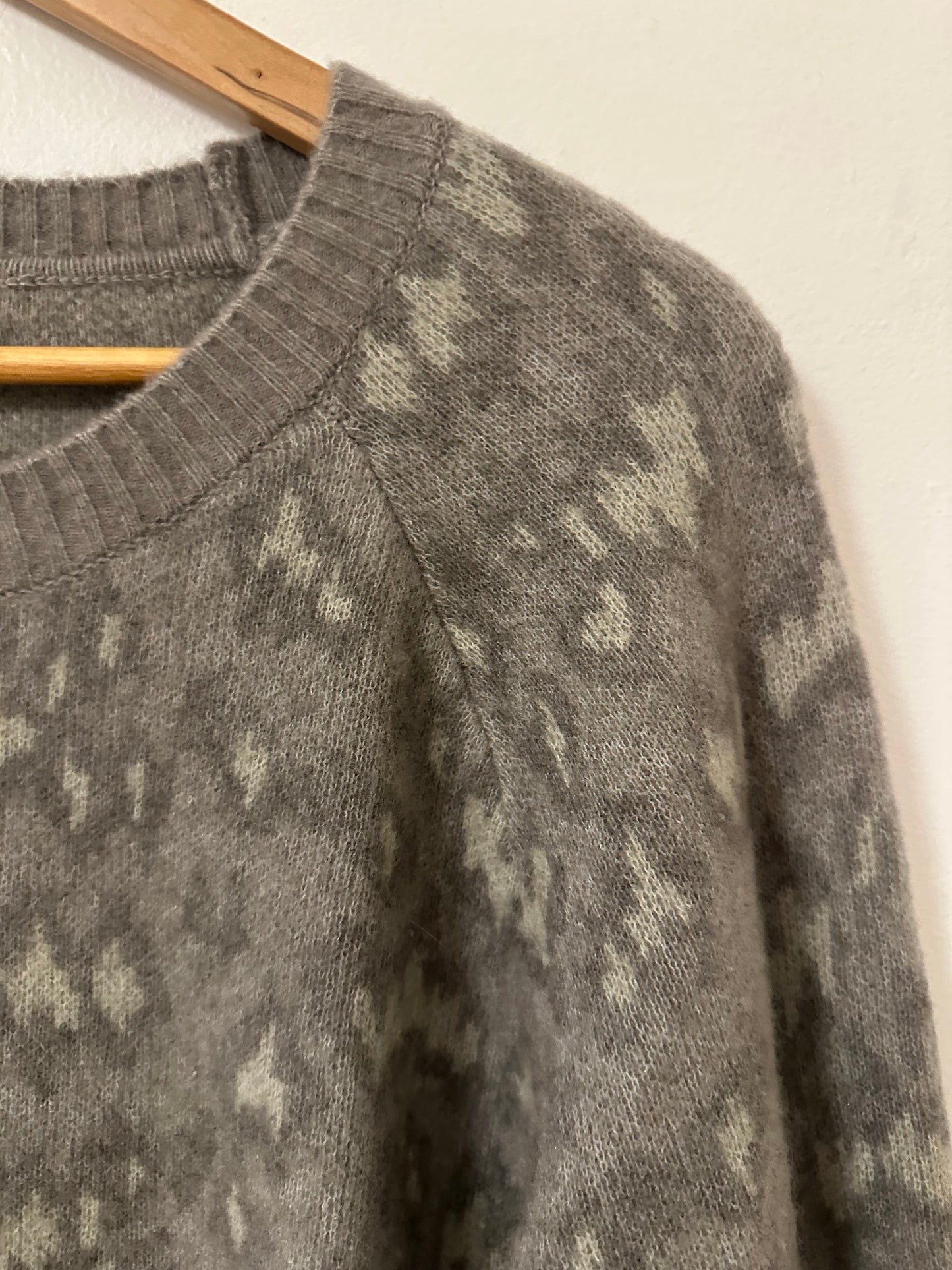 Athleta Gray Patterned Crew Neck Sweater | Size Large