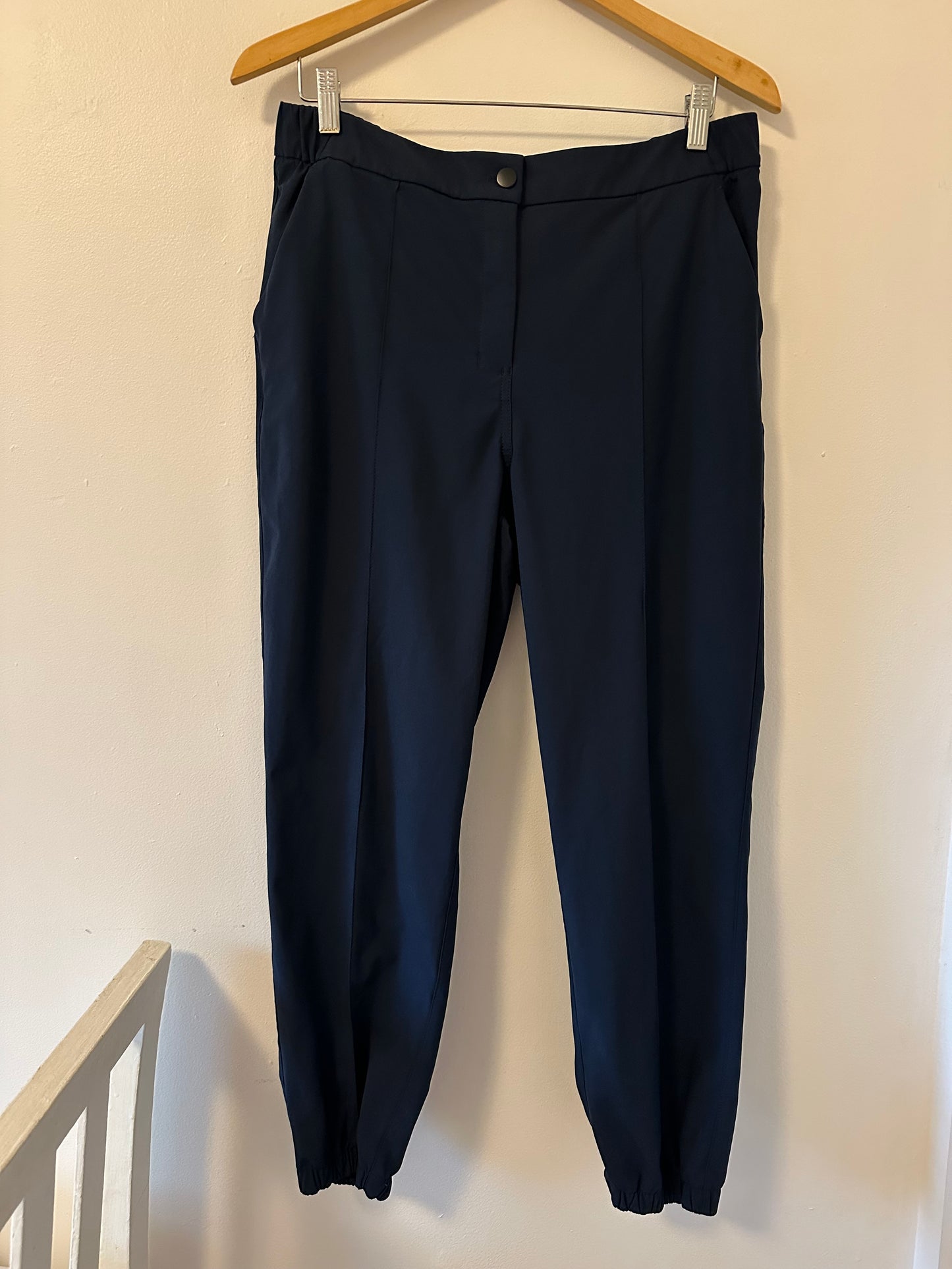 Lululemon Warpstreme High-Rise 7/8 Jogger in True Navy - Size 31