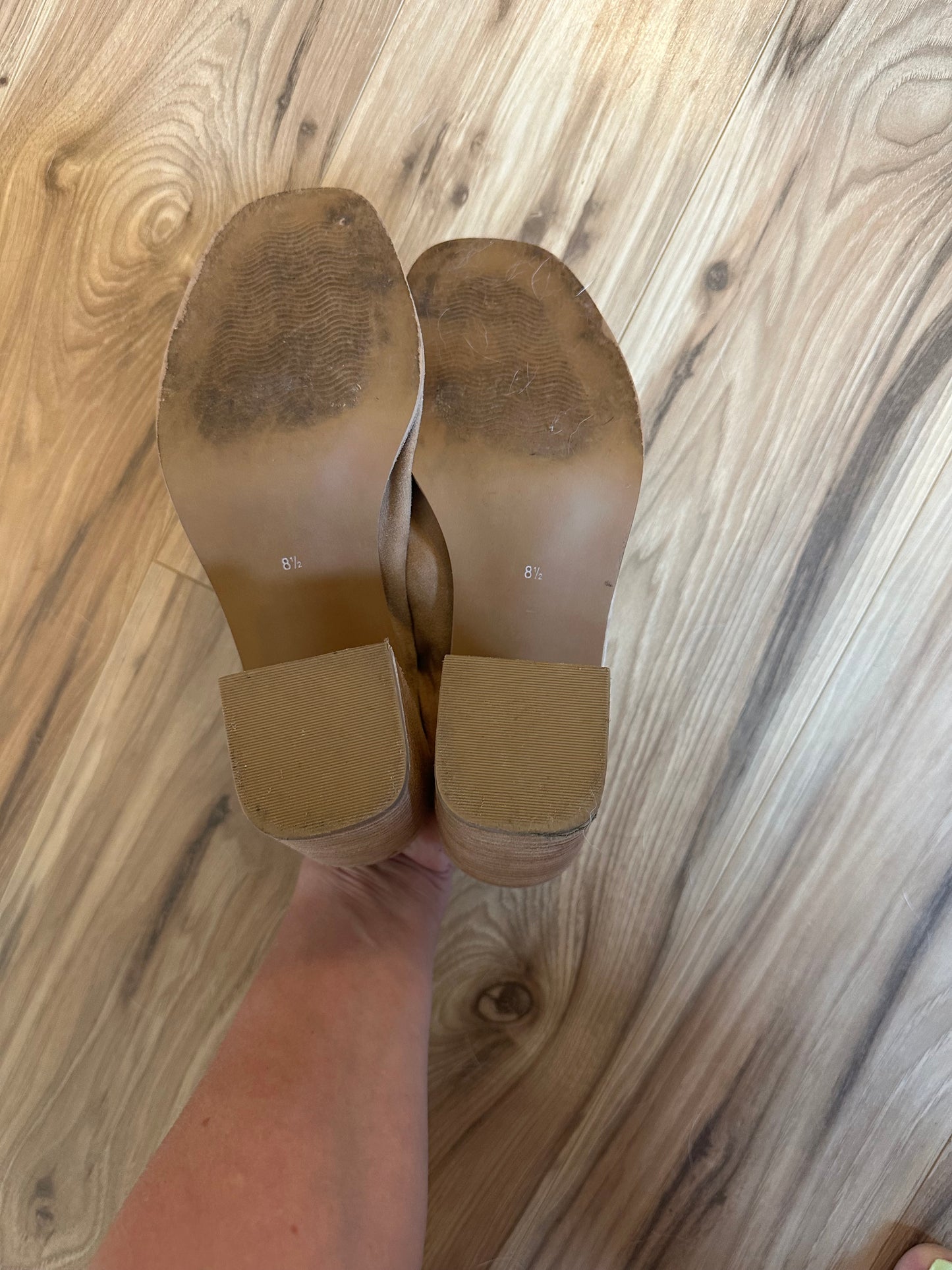 Steve Madden Women's Tan Suede Mules - Size 8.5