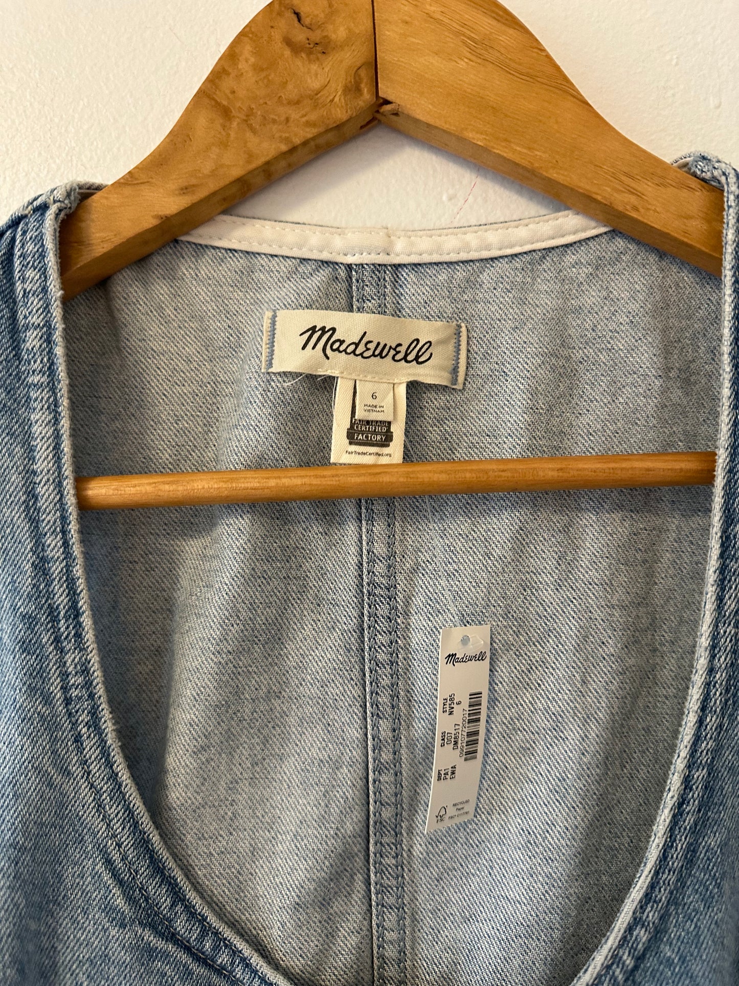 NWT Denim Scoopneck Cutaway Vest in Edmonson Wash | Size 6