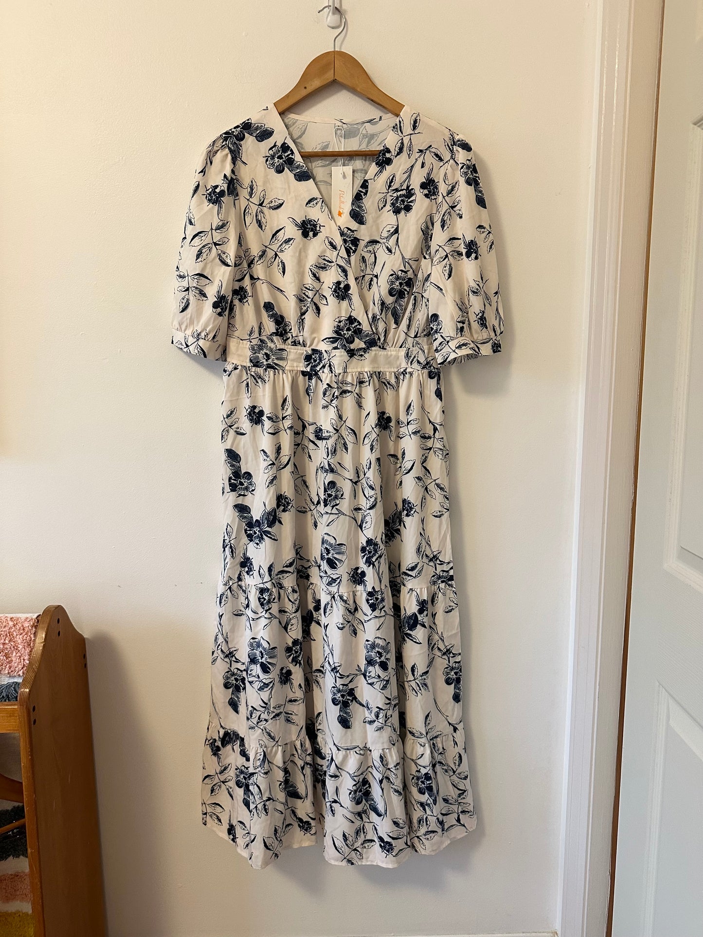 NWT Petallush Floral Half Sleeve V Neck Maxi Dress in Blue and White | Size Large