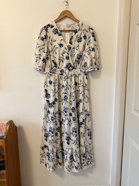 NWT Petallush Floral Half Sleeve V Neck Maxi Dress in Blue and White | Size Large