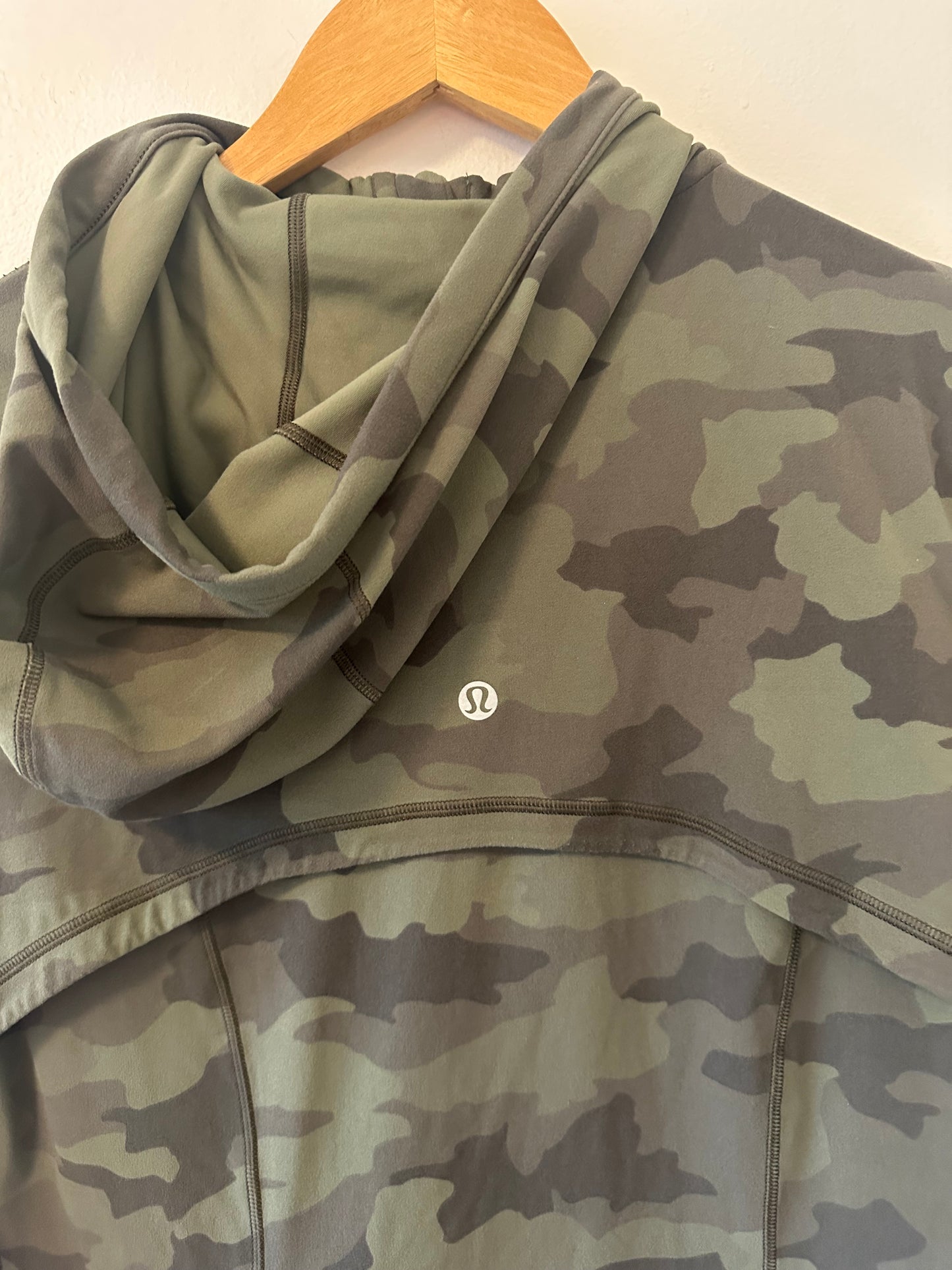 Lululemon Hooded Define Jacket *Nulu Camo Green Twill Multi - Size 8