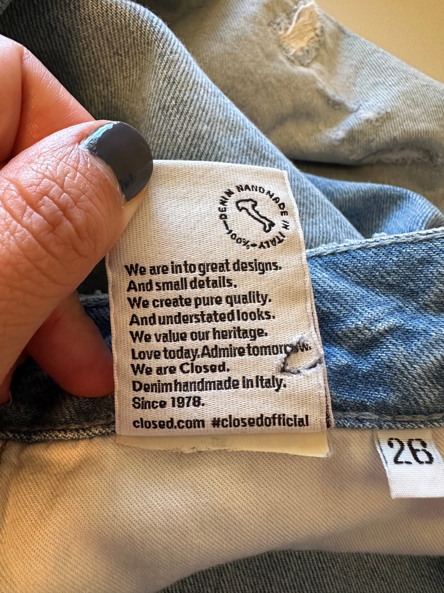 Closed Jay Light Blue Distressed Straight Leg Jeans | Size 26