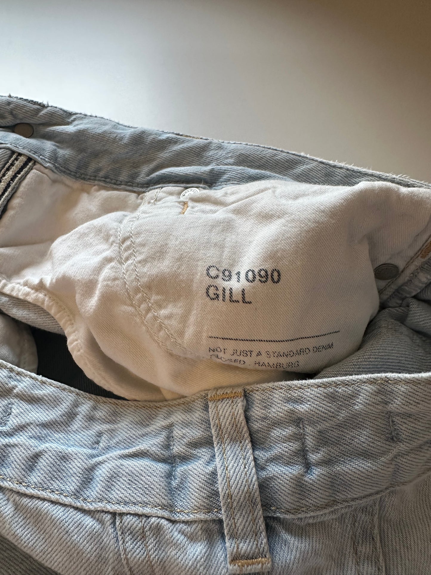 Closed Light Blue Ripped Ankle Cotton Straight Leg Jeans | Size 28