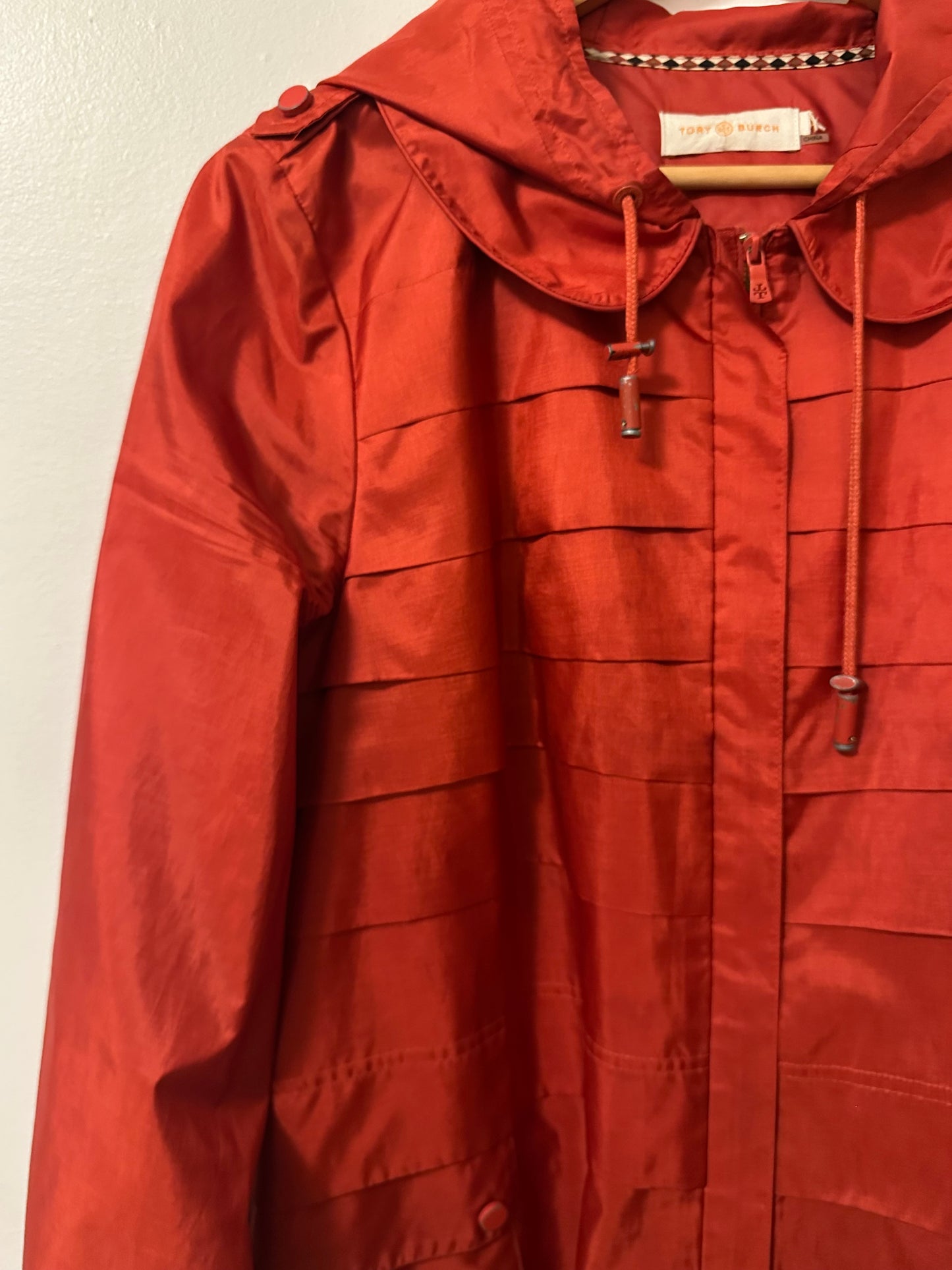 Tory Burch Red Pleated Utility Rain Jacket with Hood | Size Large