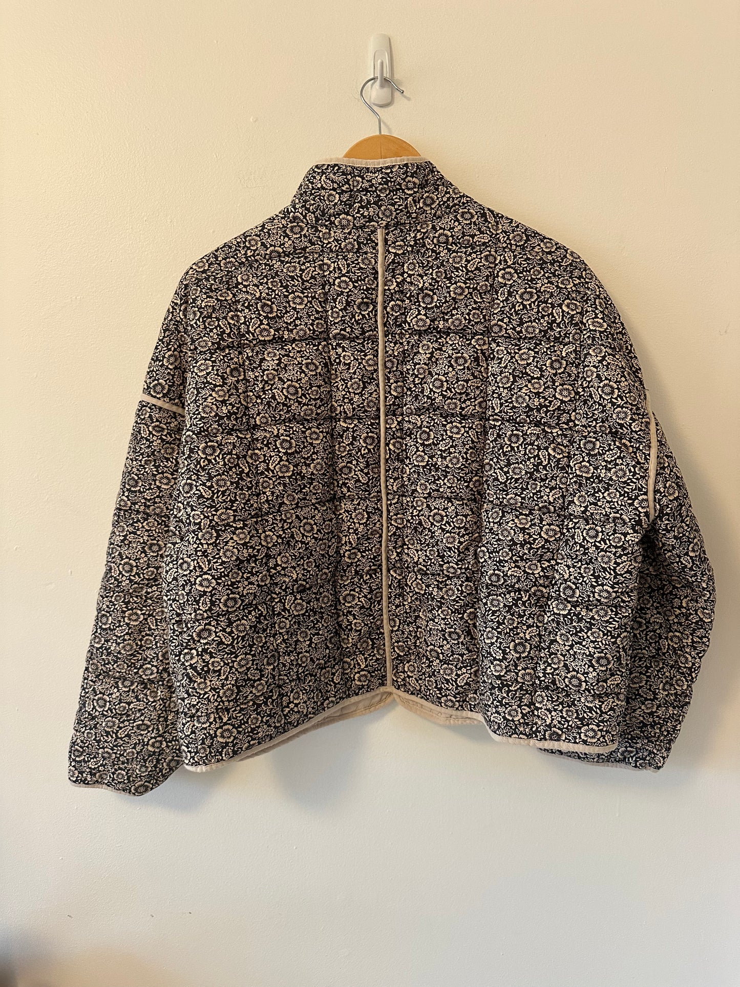 Entro Floral Cotton Quilted Jacket with Patch Pockets | Size Medium