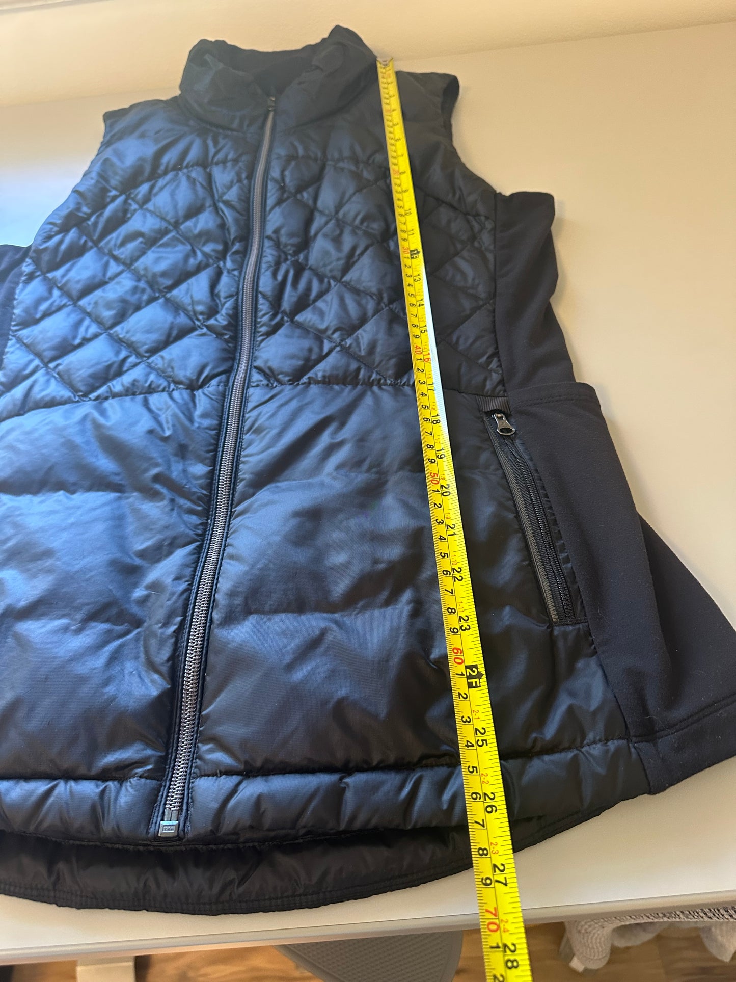 Lululemon Down For a Run Quilted Vest in Black | Size 8