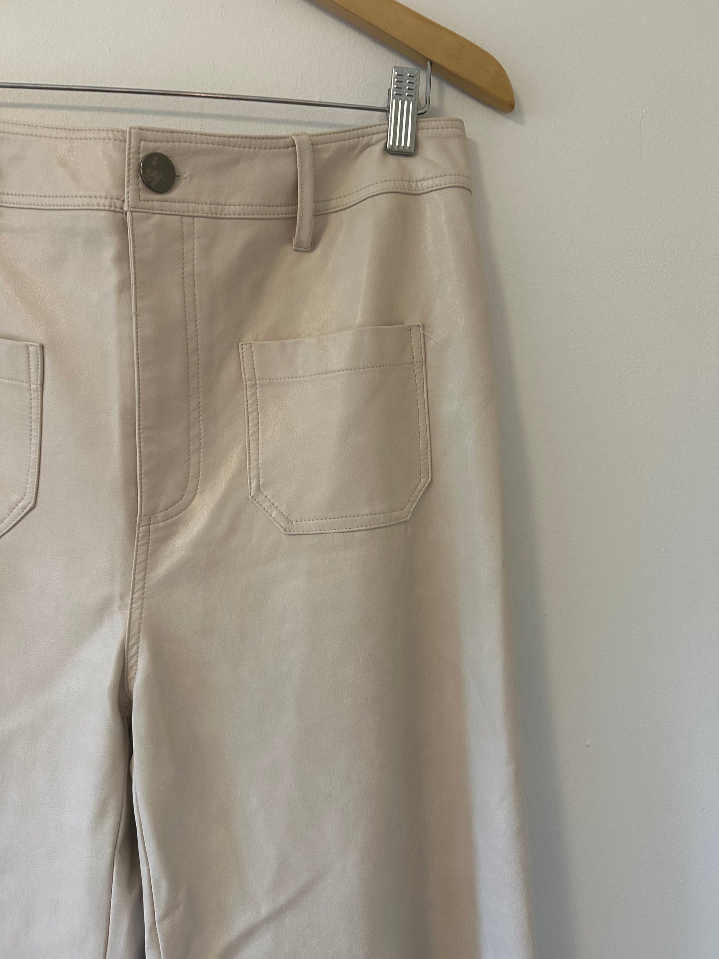 Entro Creamy Beige Faux Leather Wide-Leg Cropped Pants - Size Large