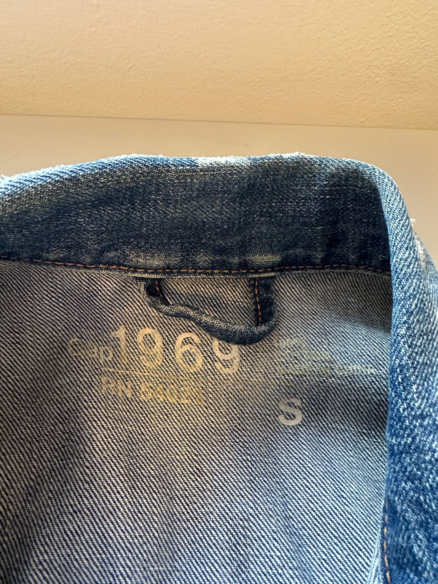 Gap Vintage Cotton Blue Distressed Denim Classic Jacket | Size Small