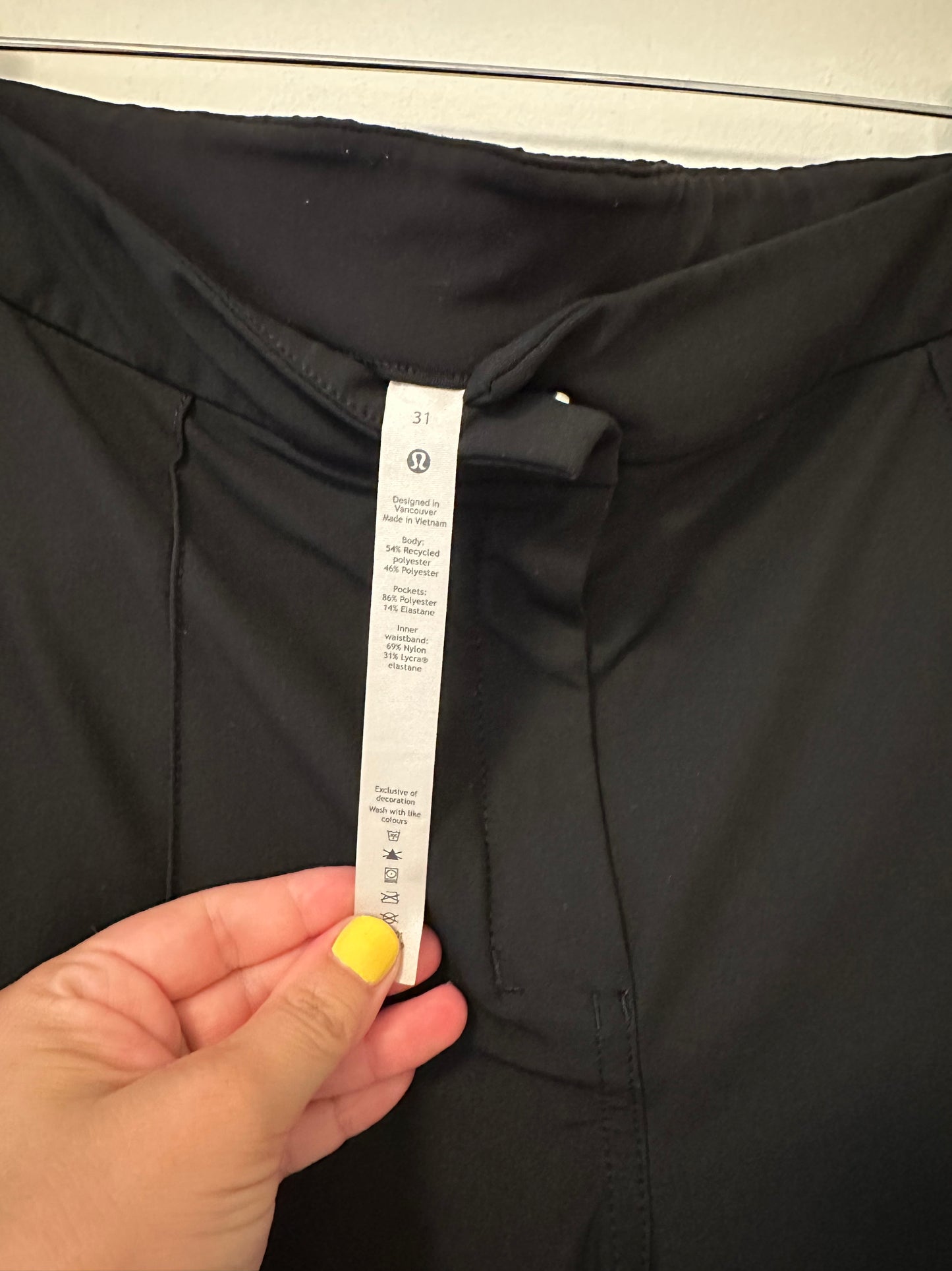 Lululemon Warpstreme High-Rise 7/8 Jogger in Black - Size 31