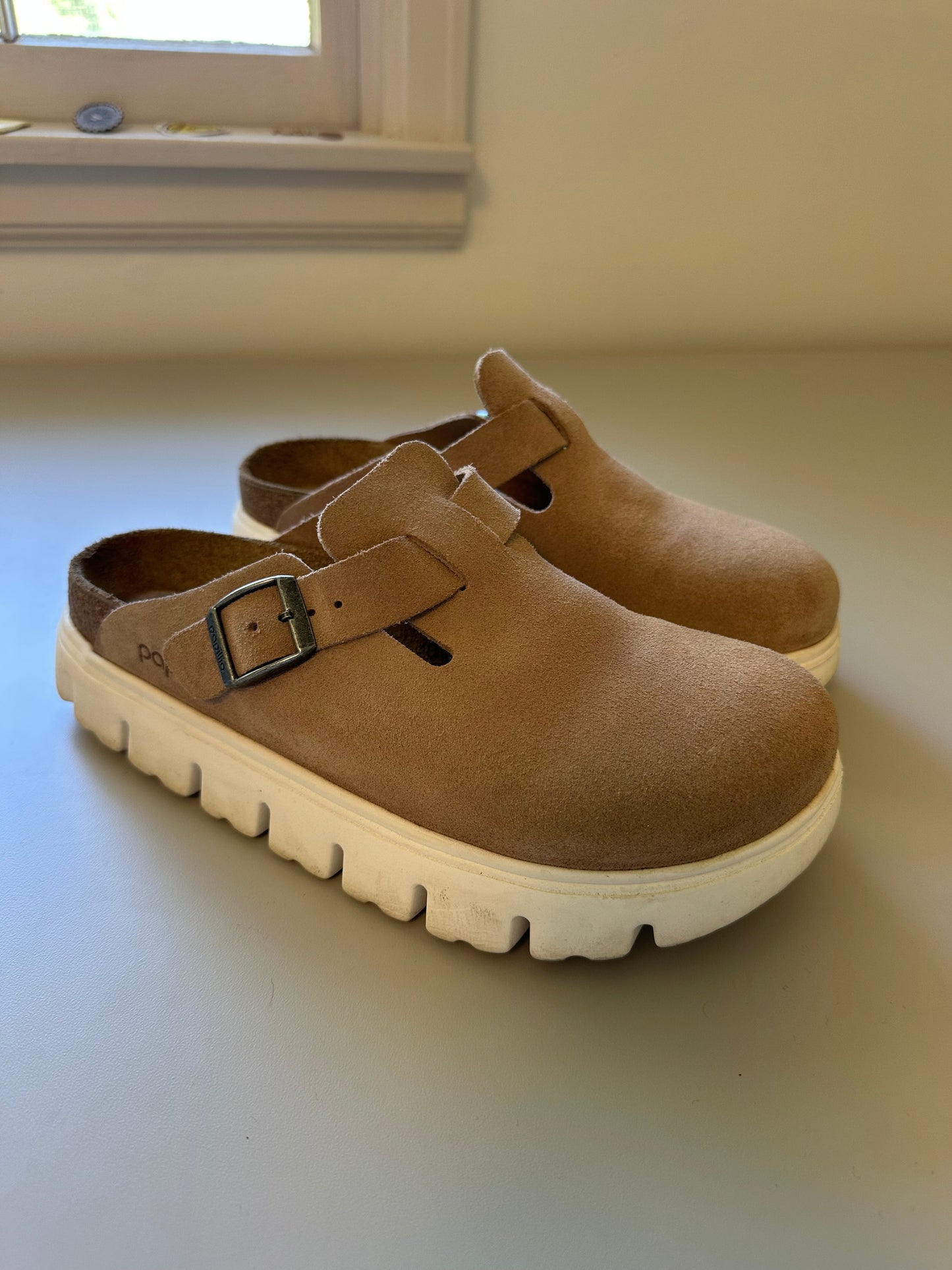 Birkenstock Papillio Boston Chunky Platform Pull On Clogs in Warm Tan Suede | Size 39