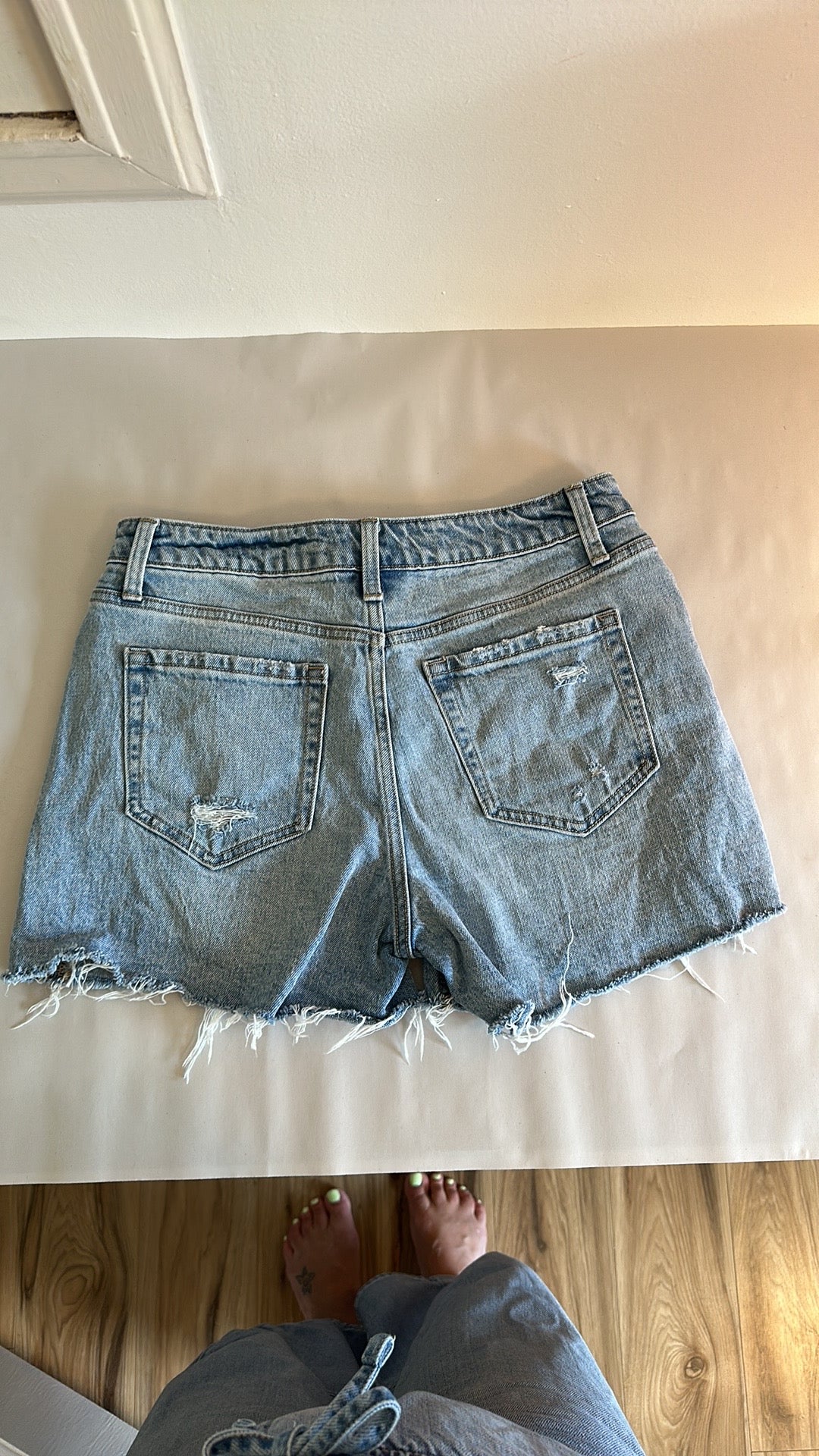 Vervet Rebecca High Rise Stretch Short in “Geniality”- Size Medium