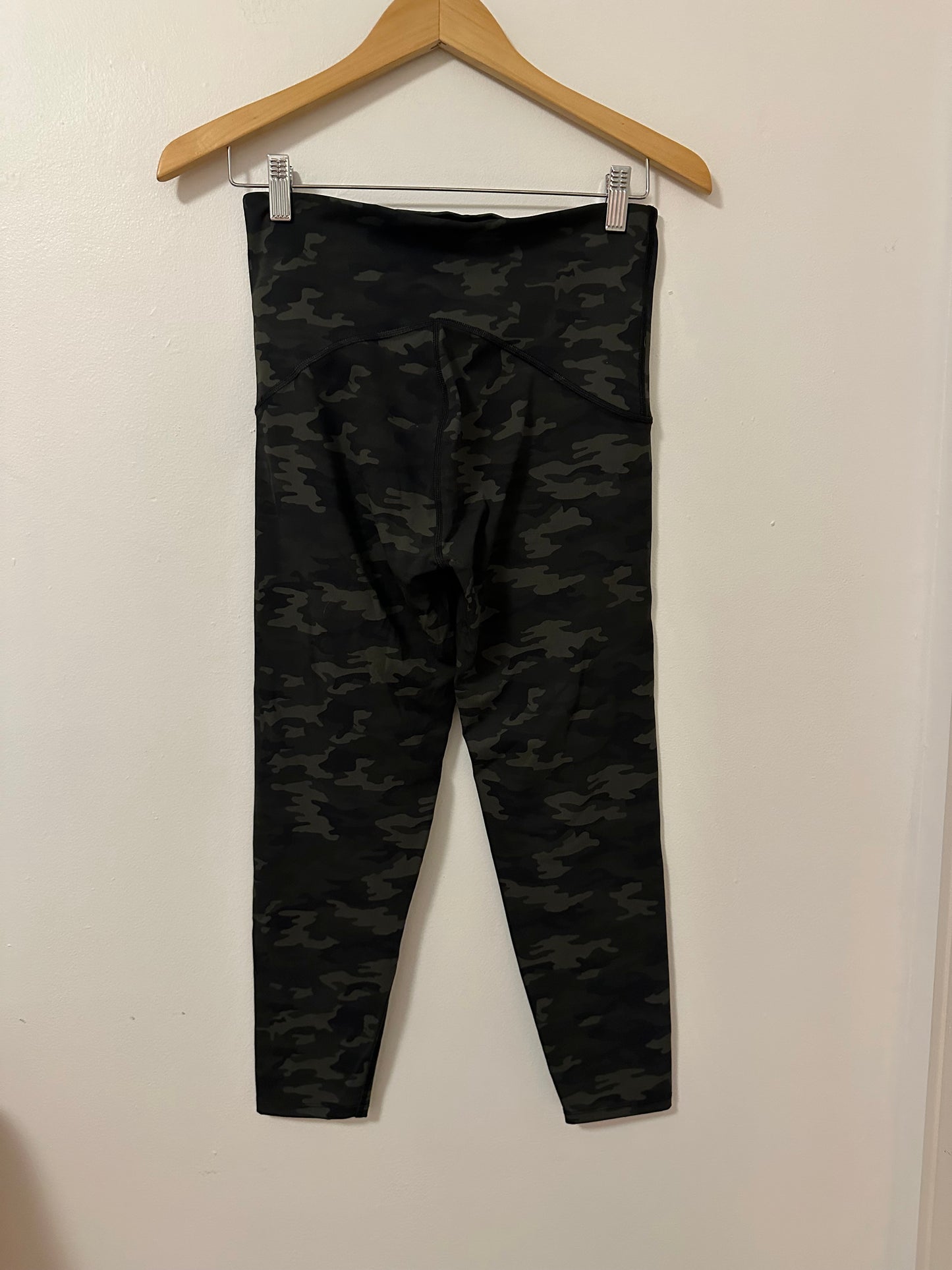 SPANX Women's Camouflage Cropped Leggings | Size Medium