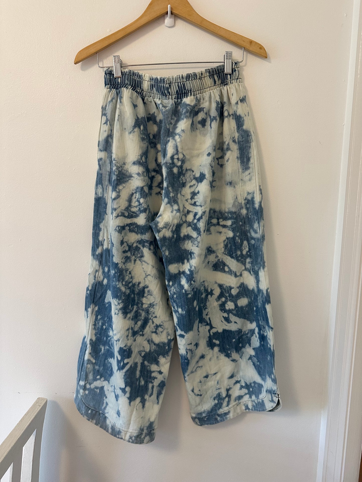 Three Bird Nest The So Comfy Wide Leg Pant in Blue Bleached Denim - Size Medium