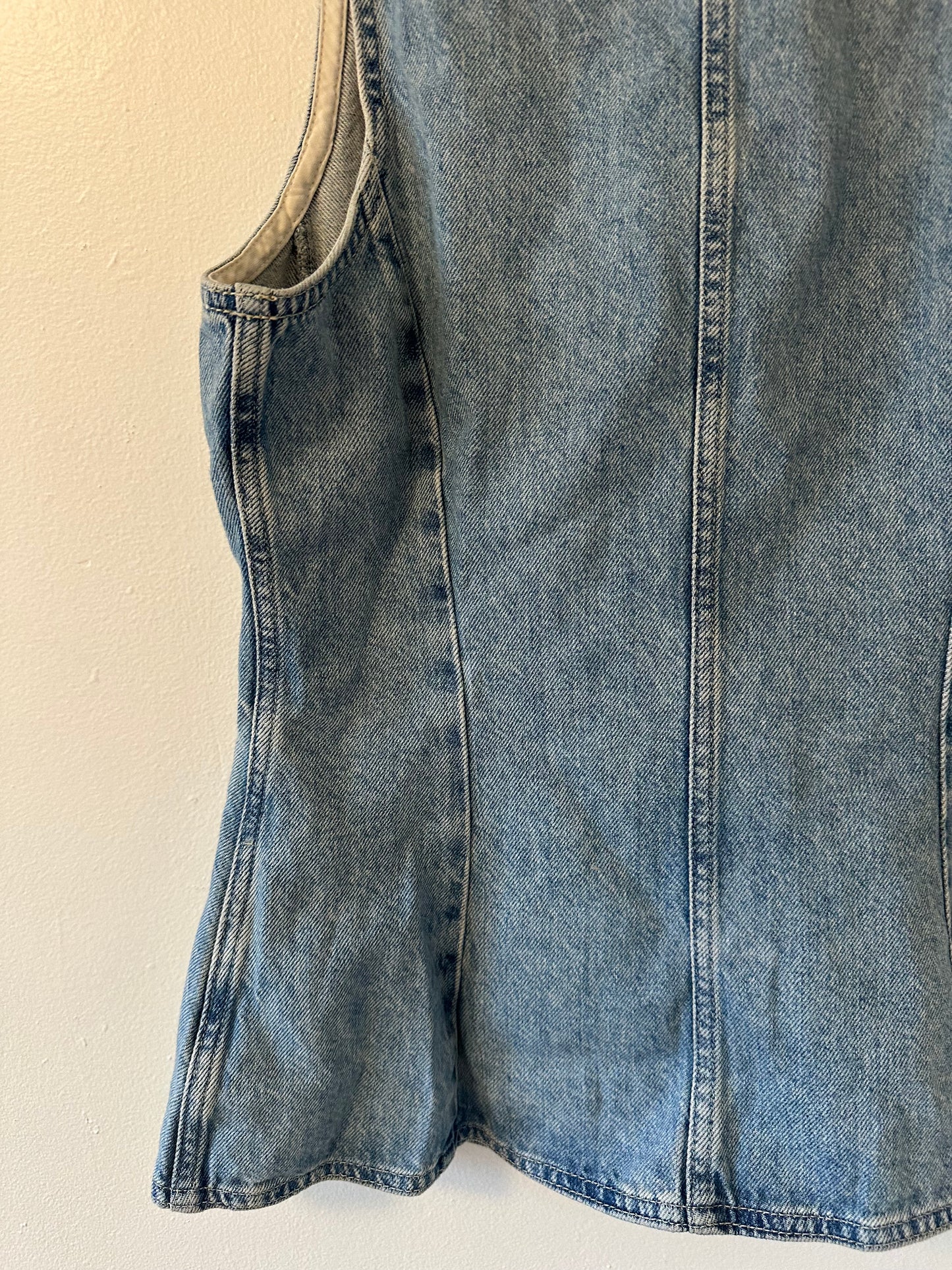 NWT Denim Scoopneck Cutaway Vest in Edmonson Wash | Size 6