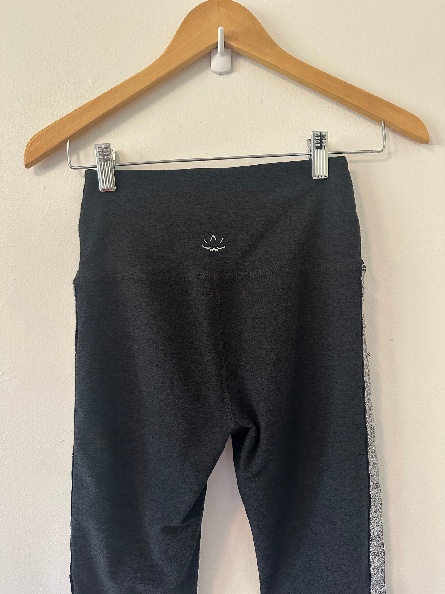 Beyond Yoga Spacedye Shine On High Waisted Midi Leggings in Darkest Night | Size Medium