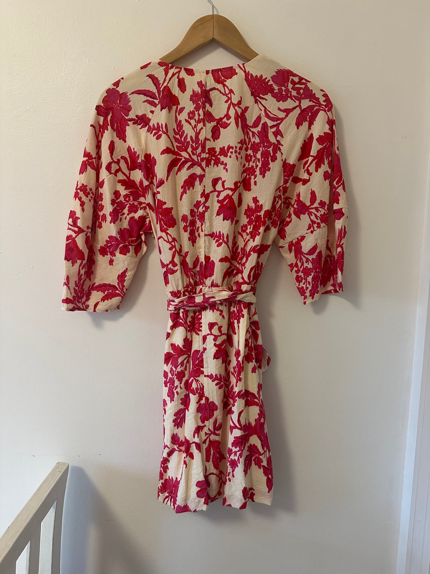 MANGO New Floral Print Pink and Cream Wrap Dress Size Medium