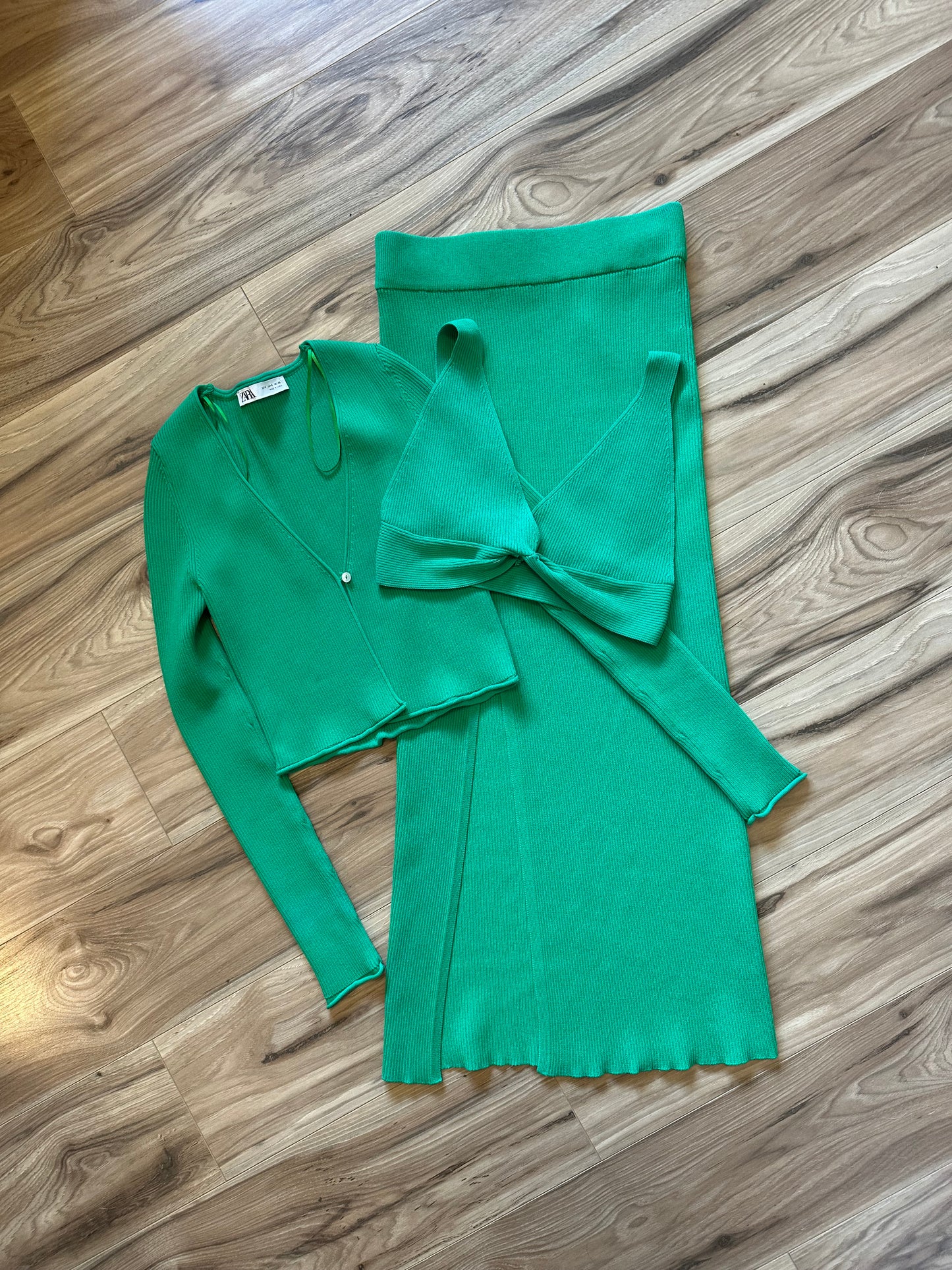 Zara Ribbed Midi Skirt with Slit in Green - Size Small