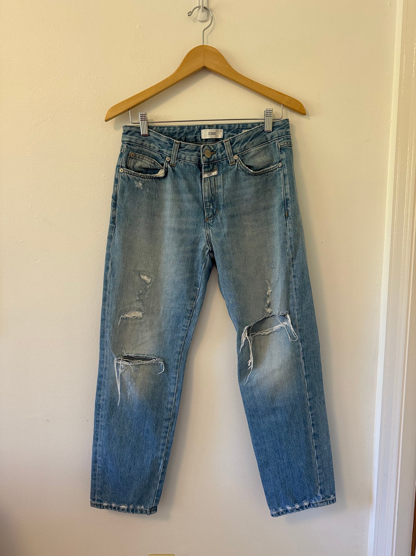 Closed Jay Light Blue Distressed Straight Leg Jeans | Size 26