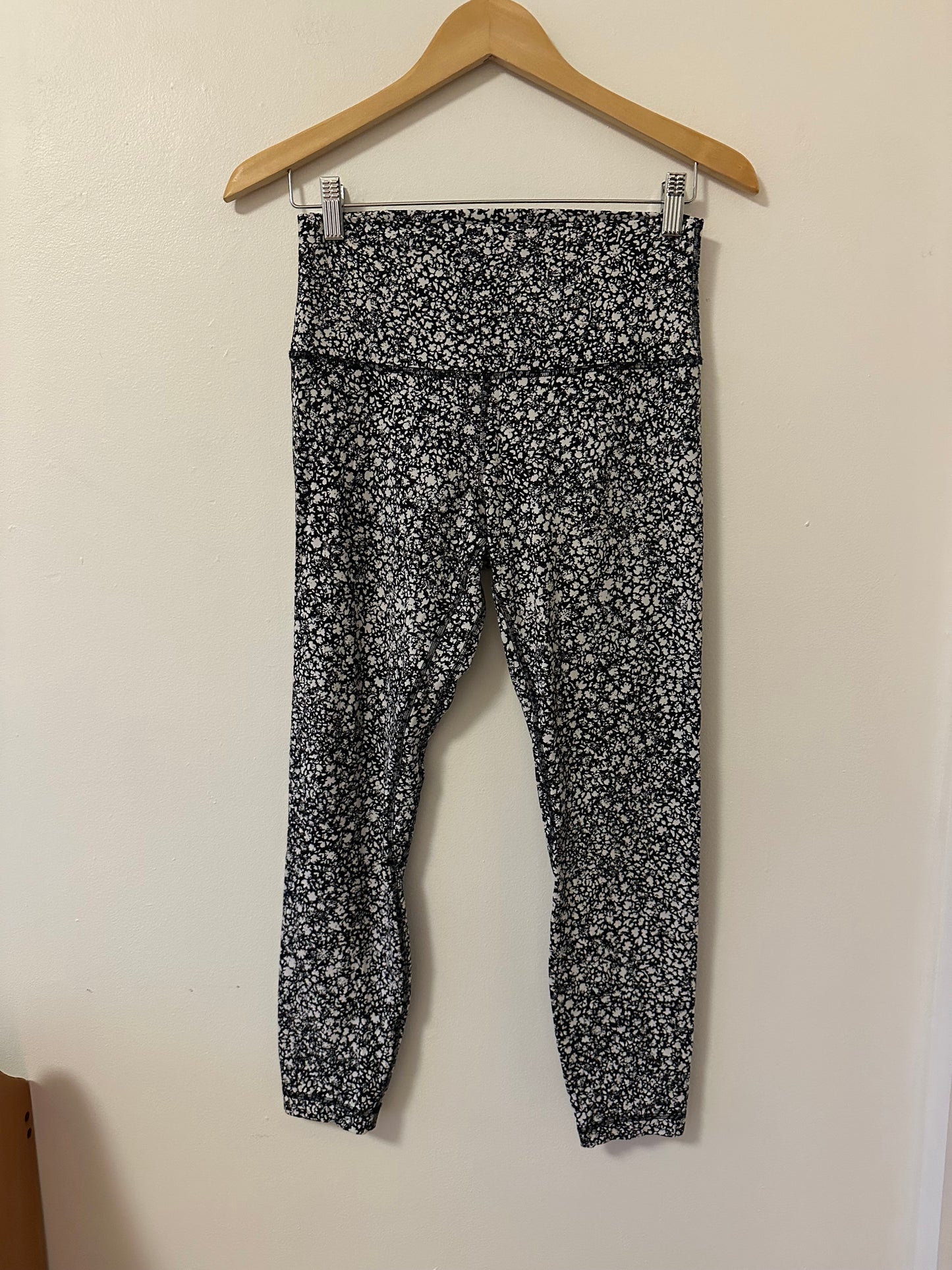 Lululemon Align High-Rise Crop 23" Venture In Floral Alpine White Black | Size 8
